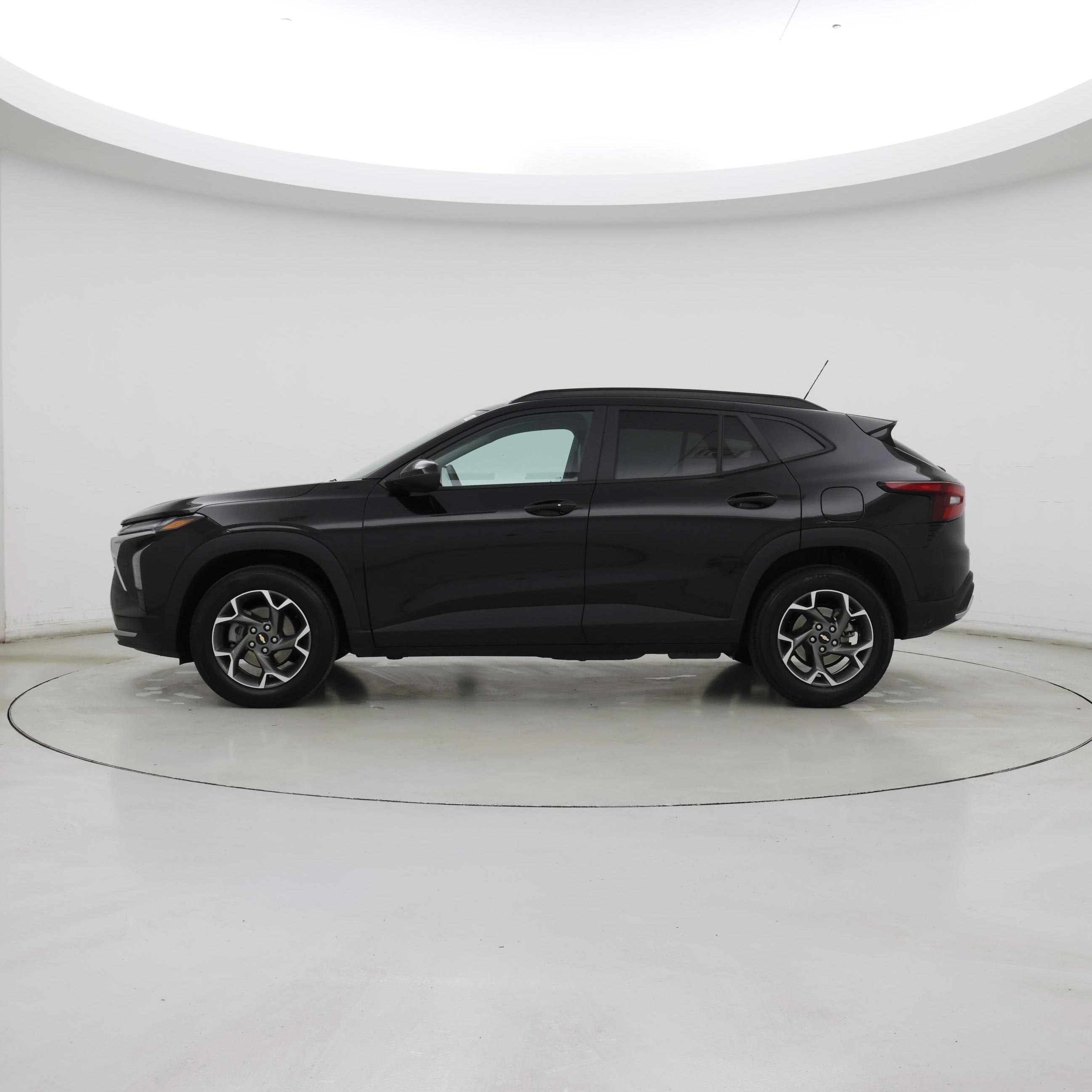 Thumbnail: 2025 Chevrolet Trax - 3