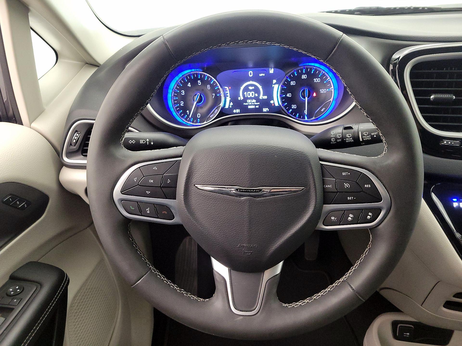 Thumbnail: 2023 Chrysler Pacifica - 10