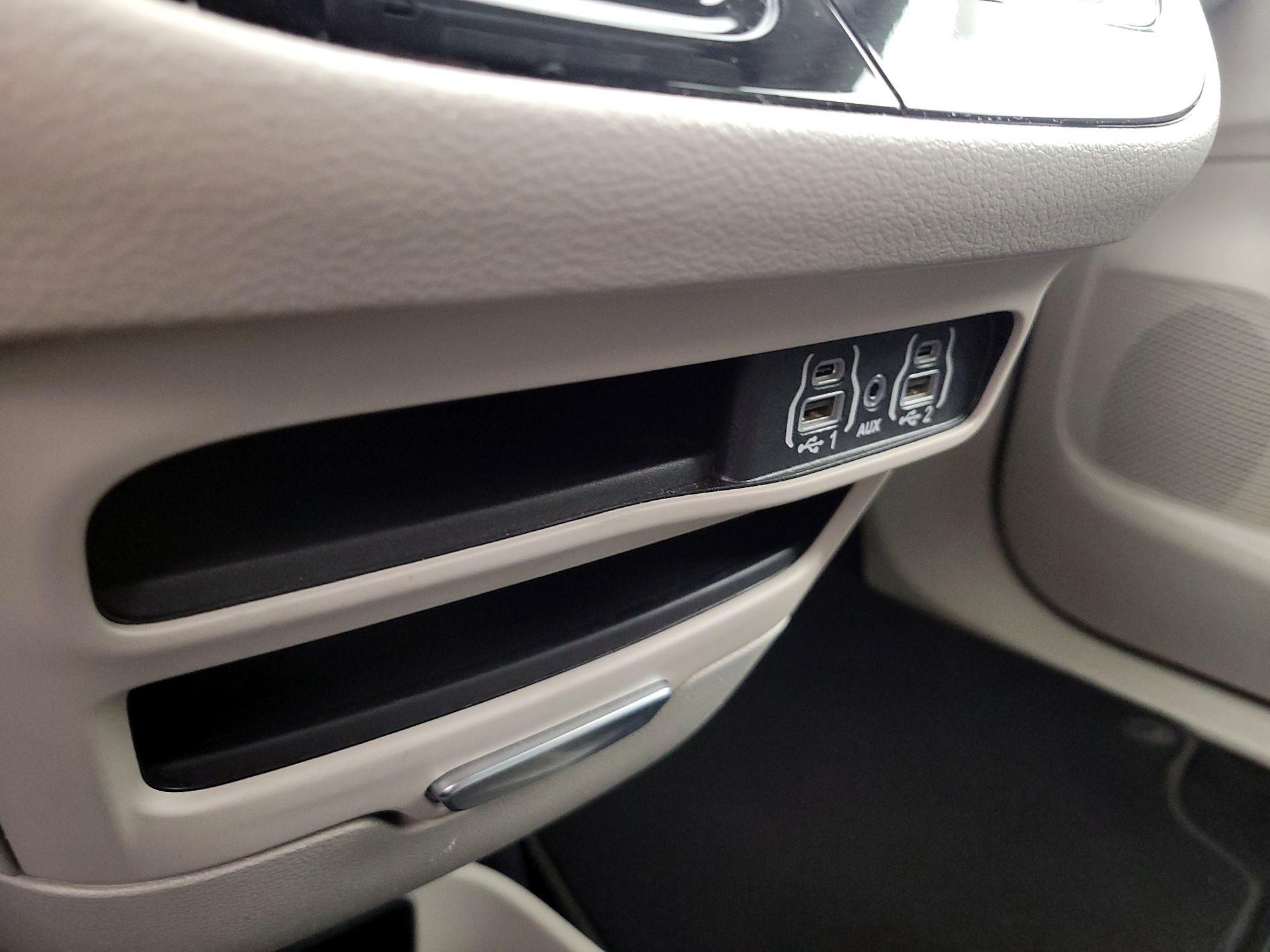 Thumbnail: 2023 Chrysler Pacifica - 18