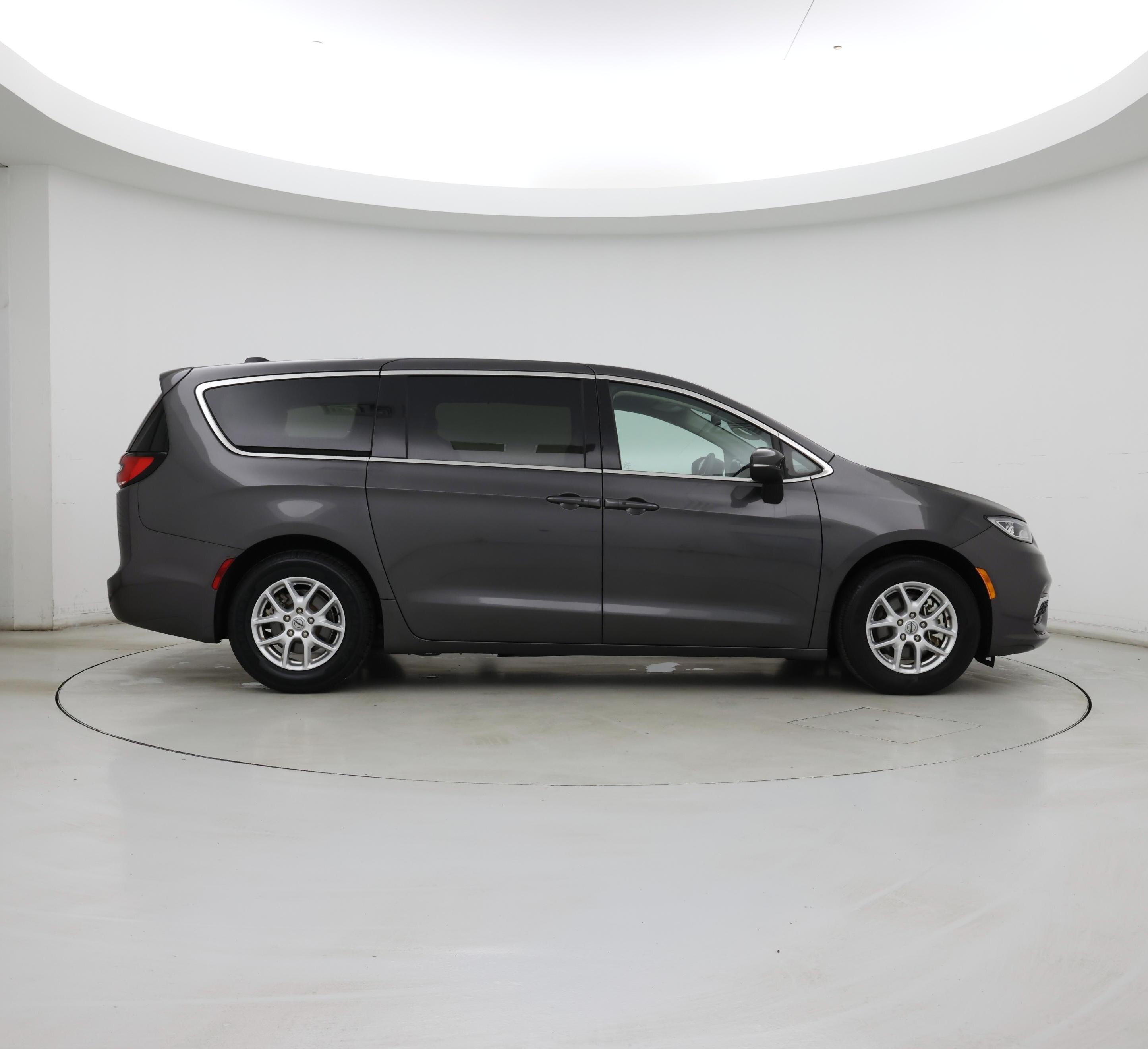 Thumbnail: 2023 Chrysler Pacifica - 7