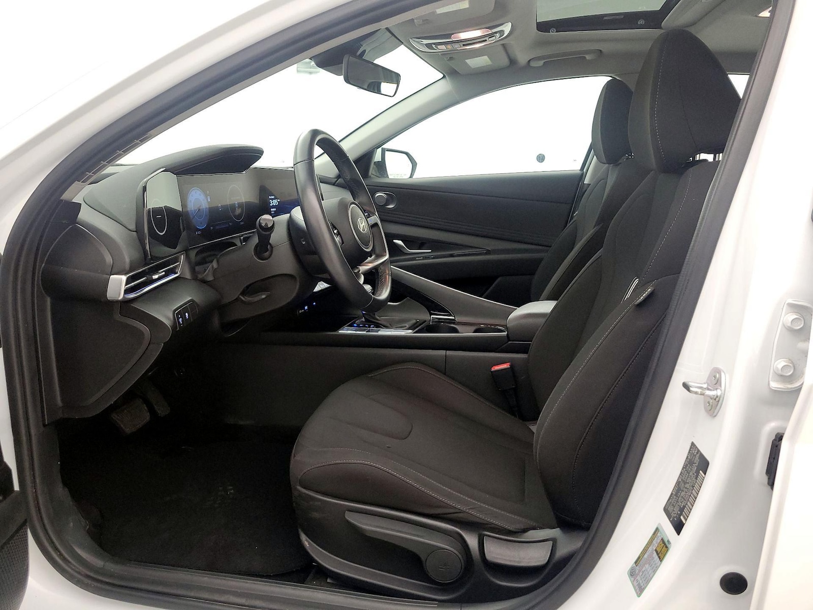 2025 Hyundai Elantra SEL - Photo 12