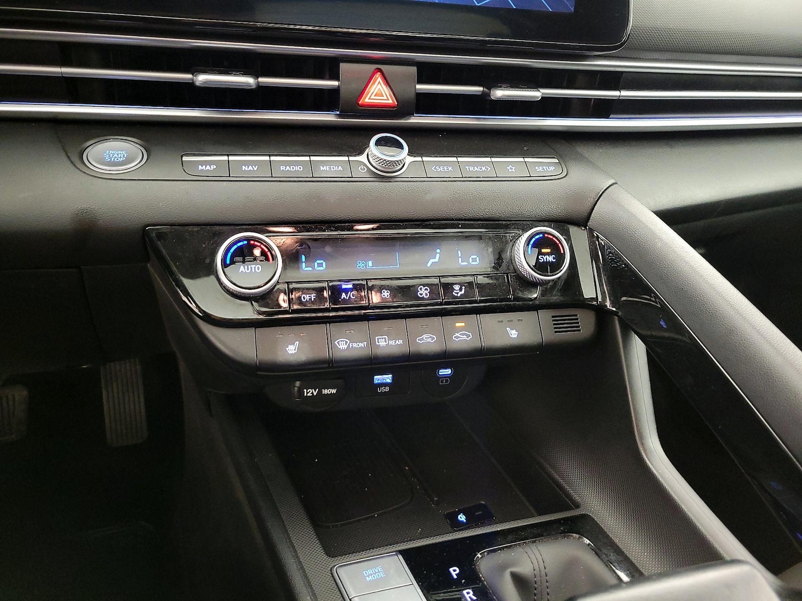 2025 Hyundai Elantra SEL - Photo 18