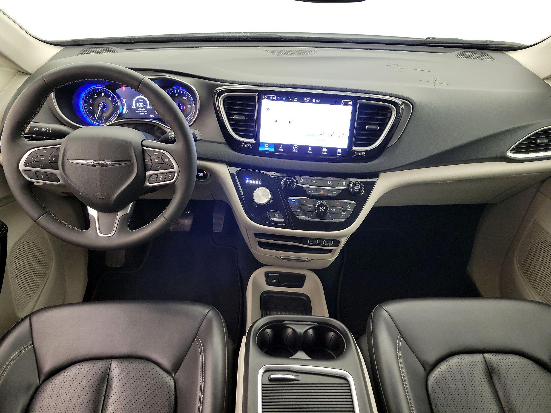 Thumbnail: 2023 Chrysler Pacifica - 9
