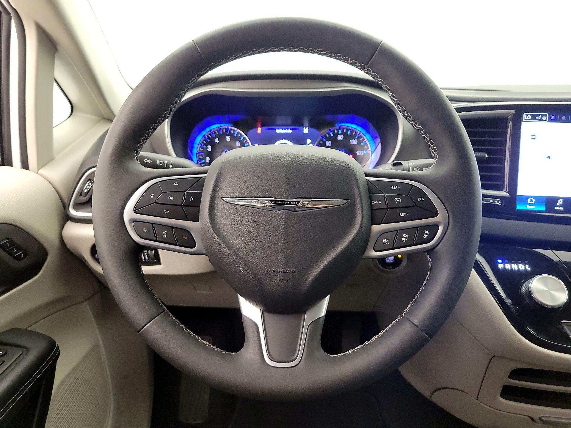 Thumbnail: 2023 Chrysler Pacifica - 10