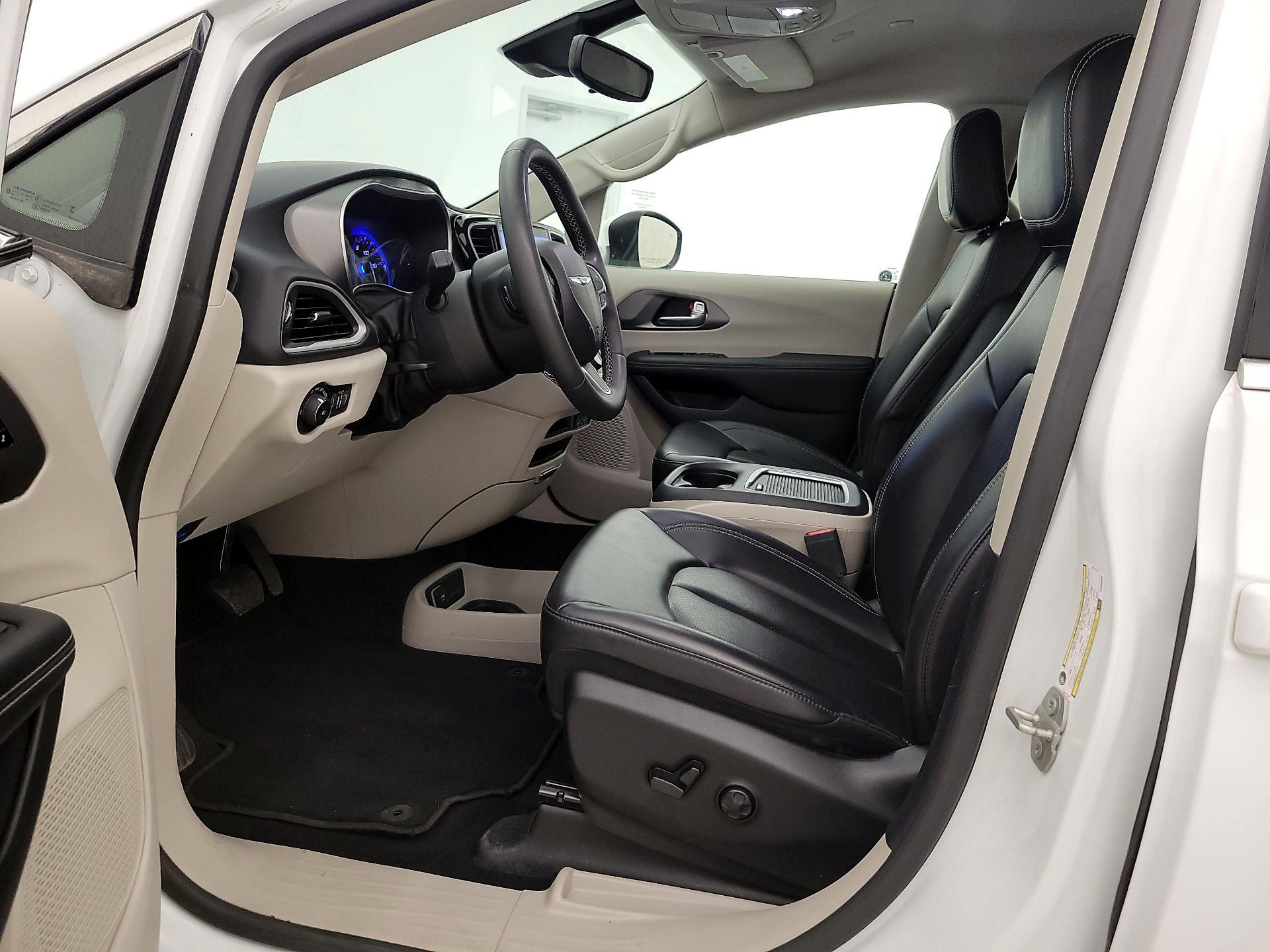 Thumbnail: 2023 Chrysler Pacifica - 11