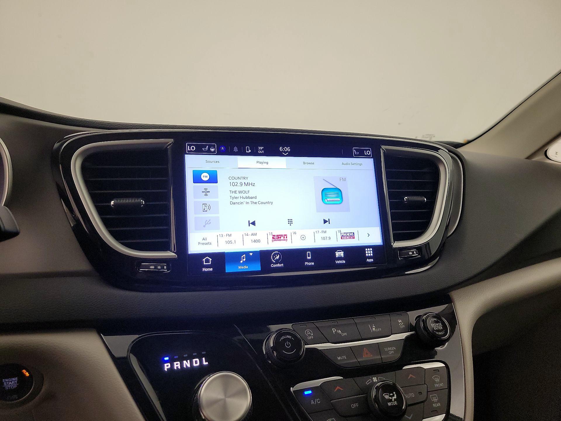 Thumbnail: 2023 Chrysler Pacifica - 15