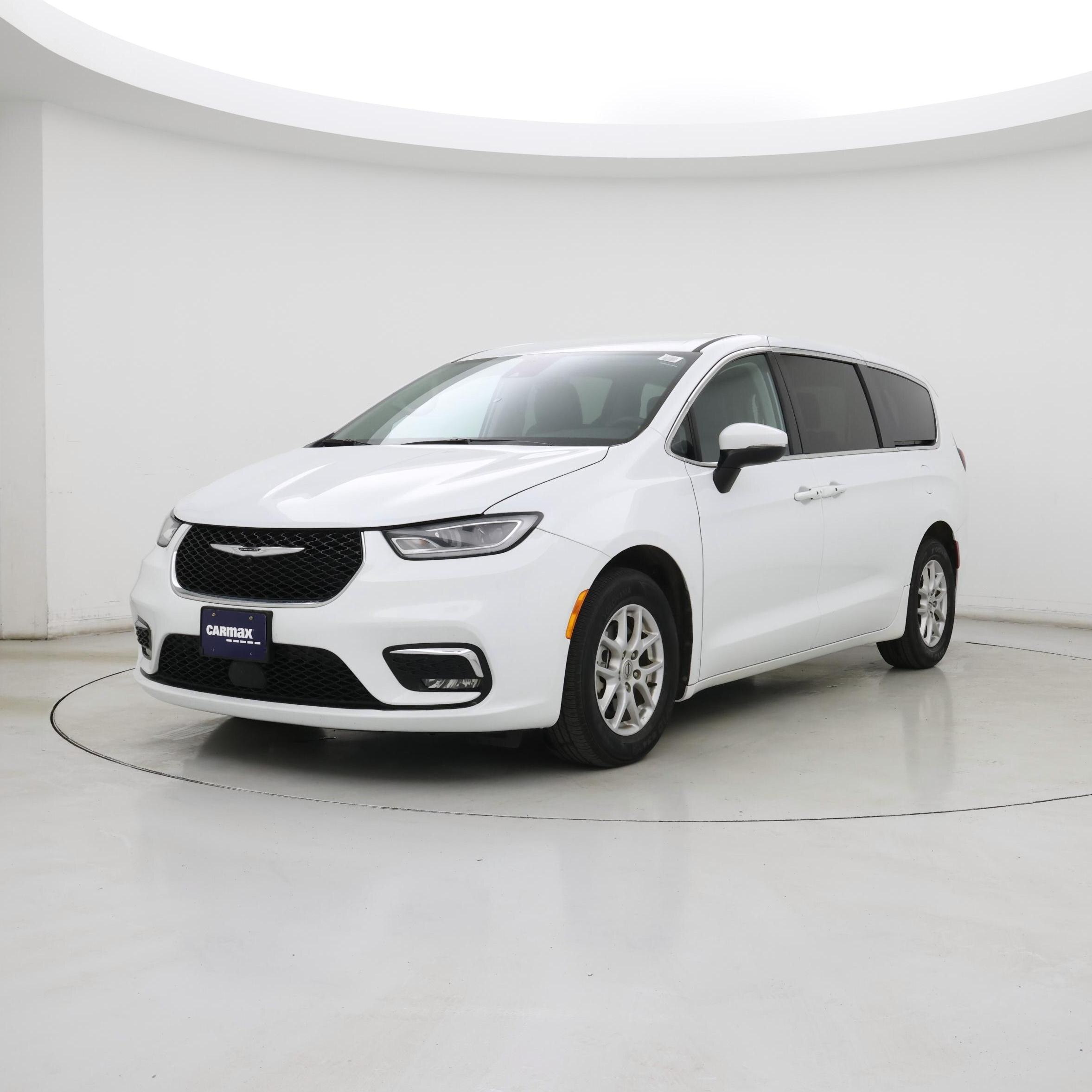 Thumbnail: 2023 Chrysler Pacifica - 4