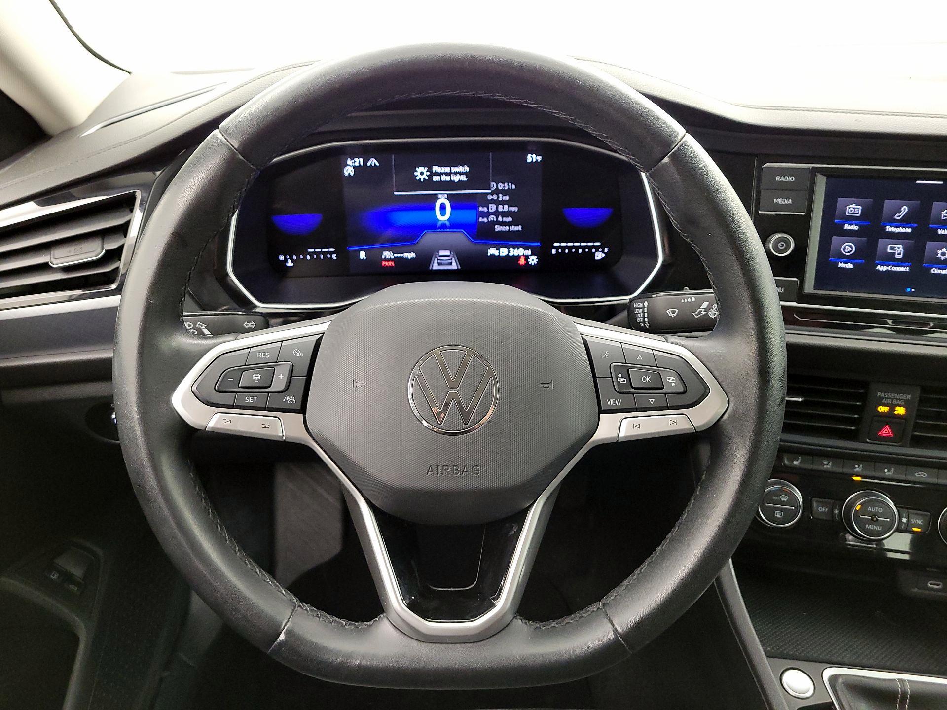 Thumbnail: 2024 Volkswagen Jetta - 10