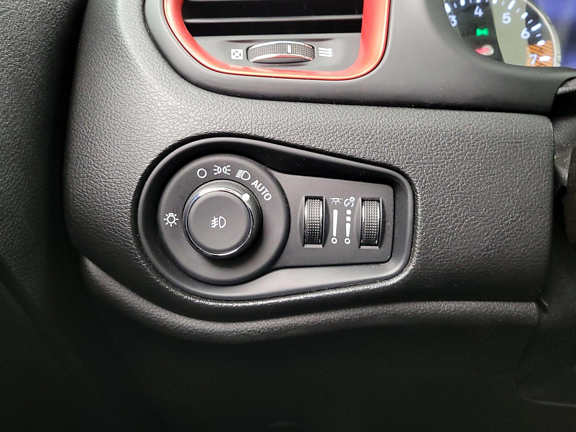 Thumbnail: 2020 Jeep Renegade - 13