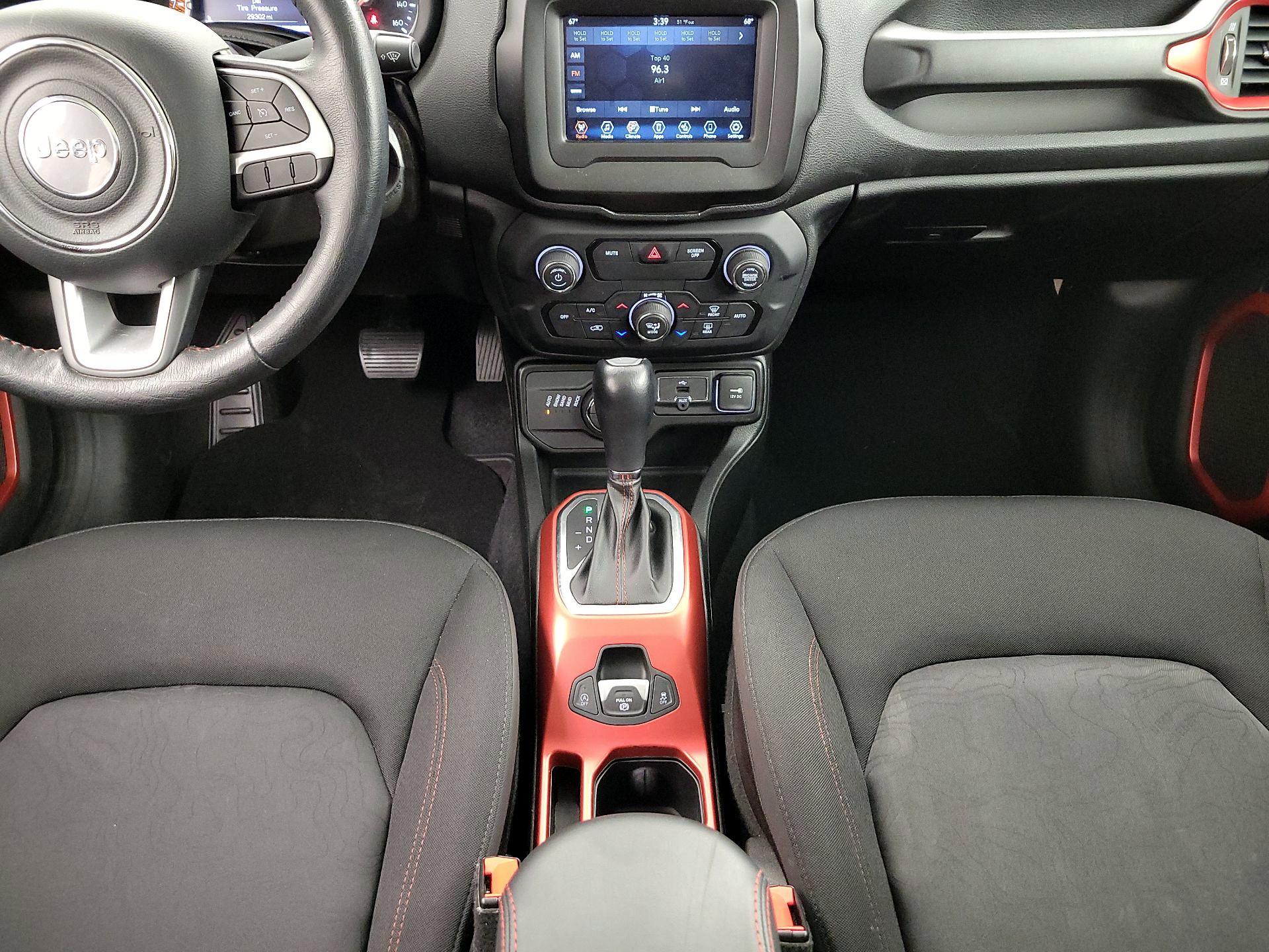 Thumbnail: 2020 Jeep Renegade - 17