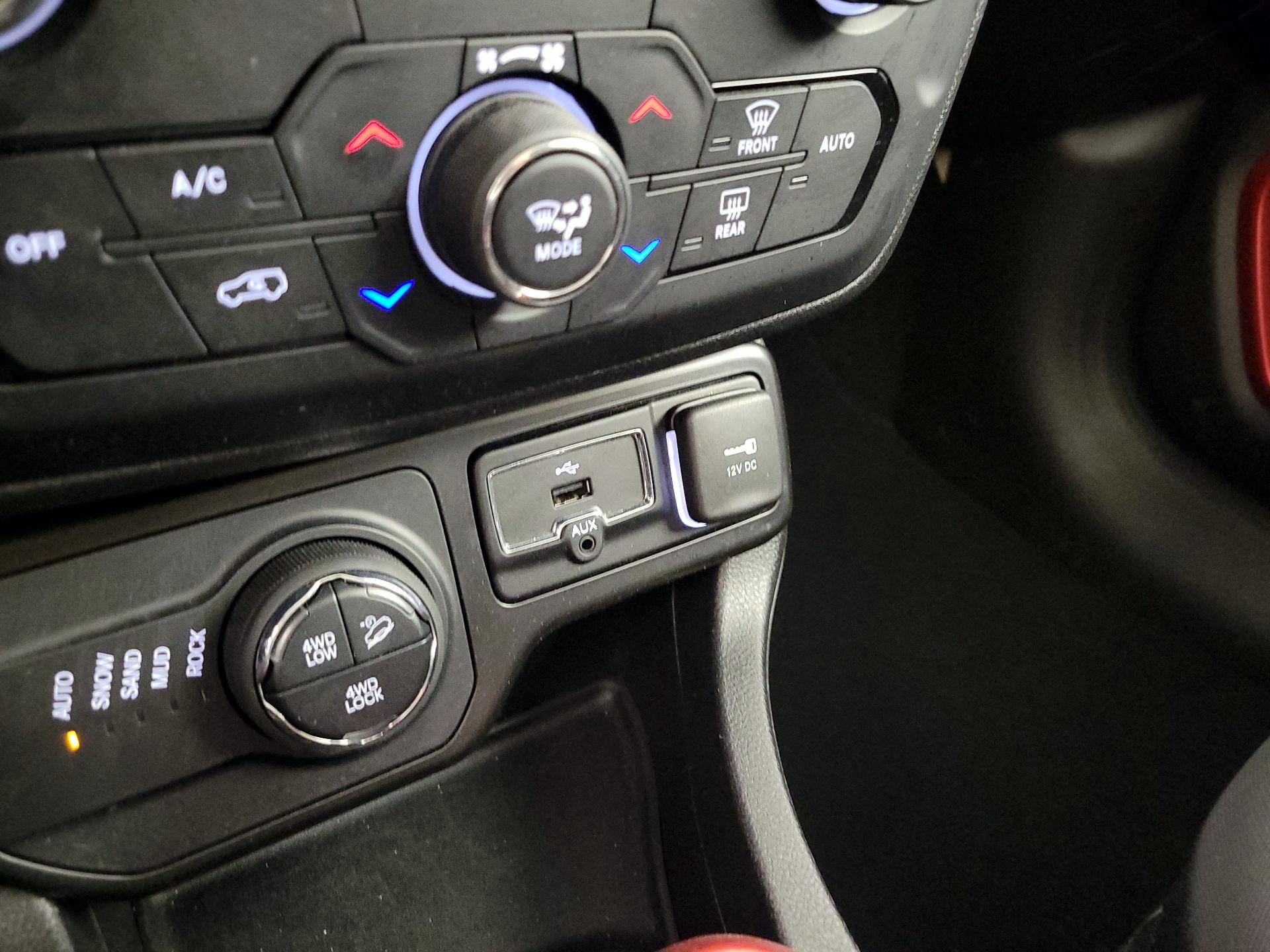 Thumbnail: 2020 Jeep Renegade - 18