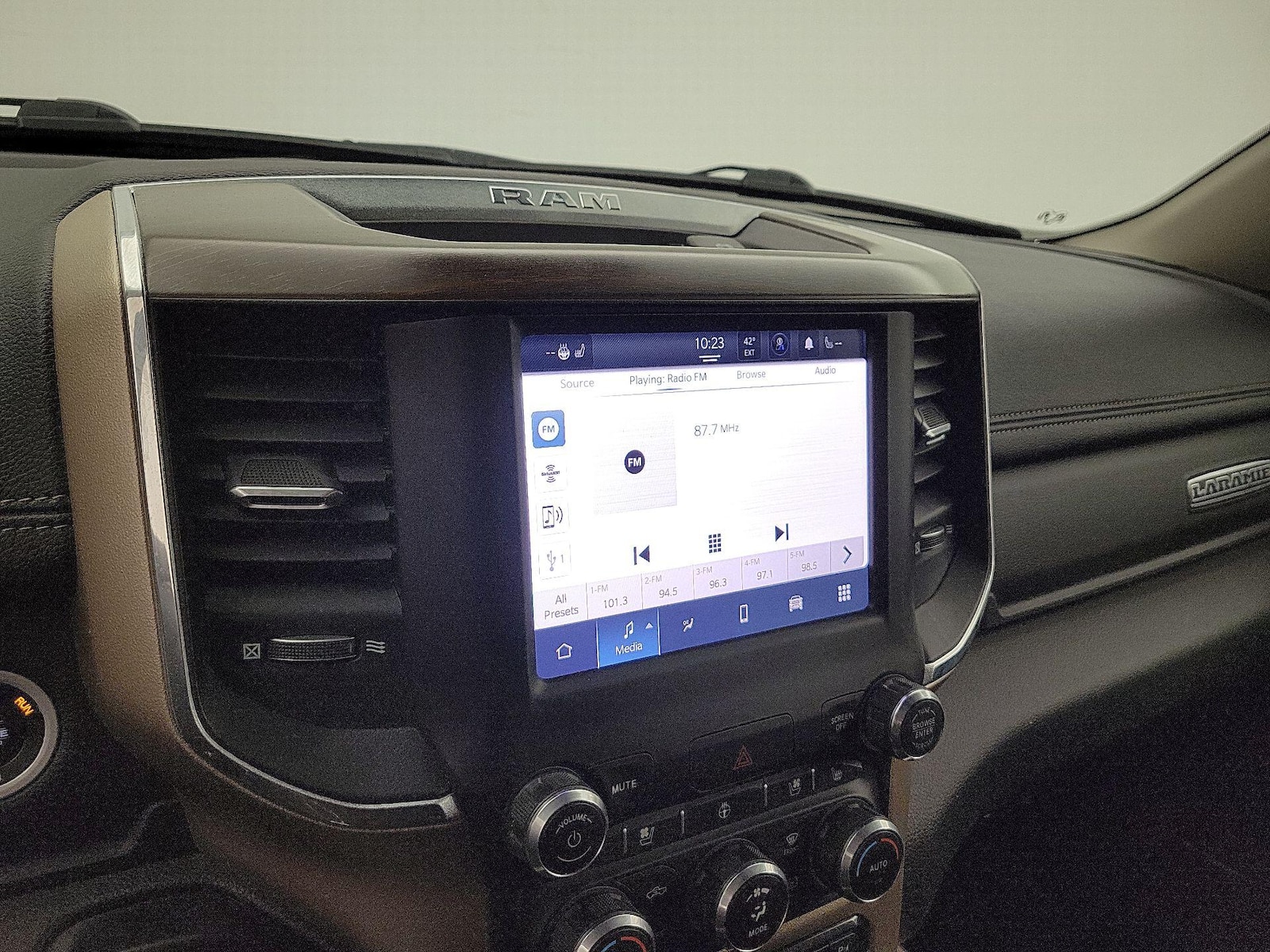 2022 RAM Ram 1500 Pickup Laramie - Photo 16