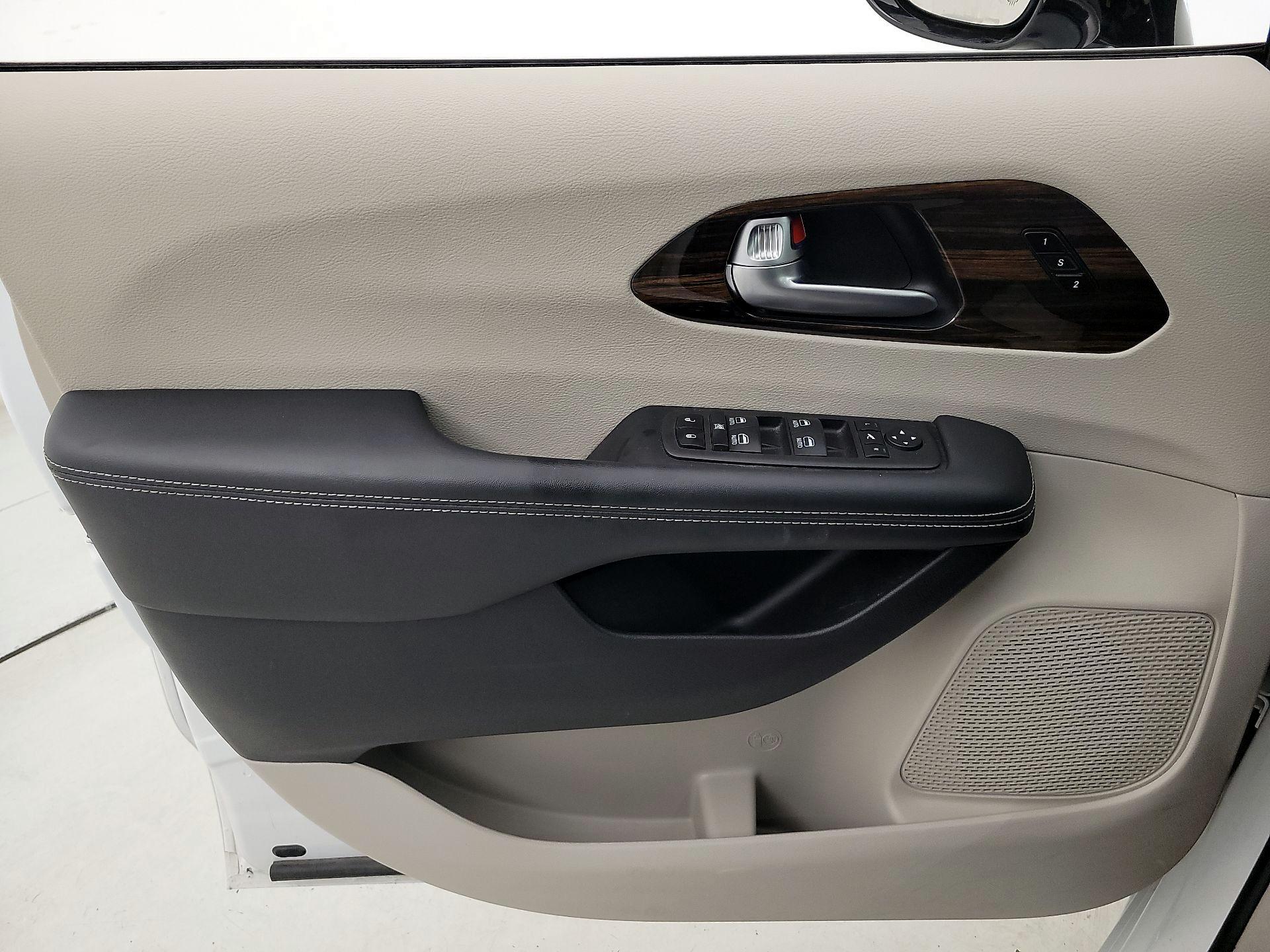 Thumbnail: 2024 Chrysler Pacifica - 12