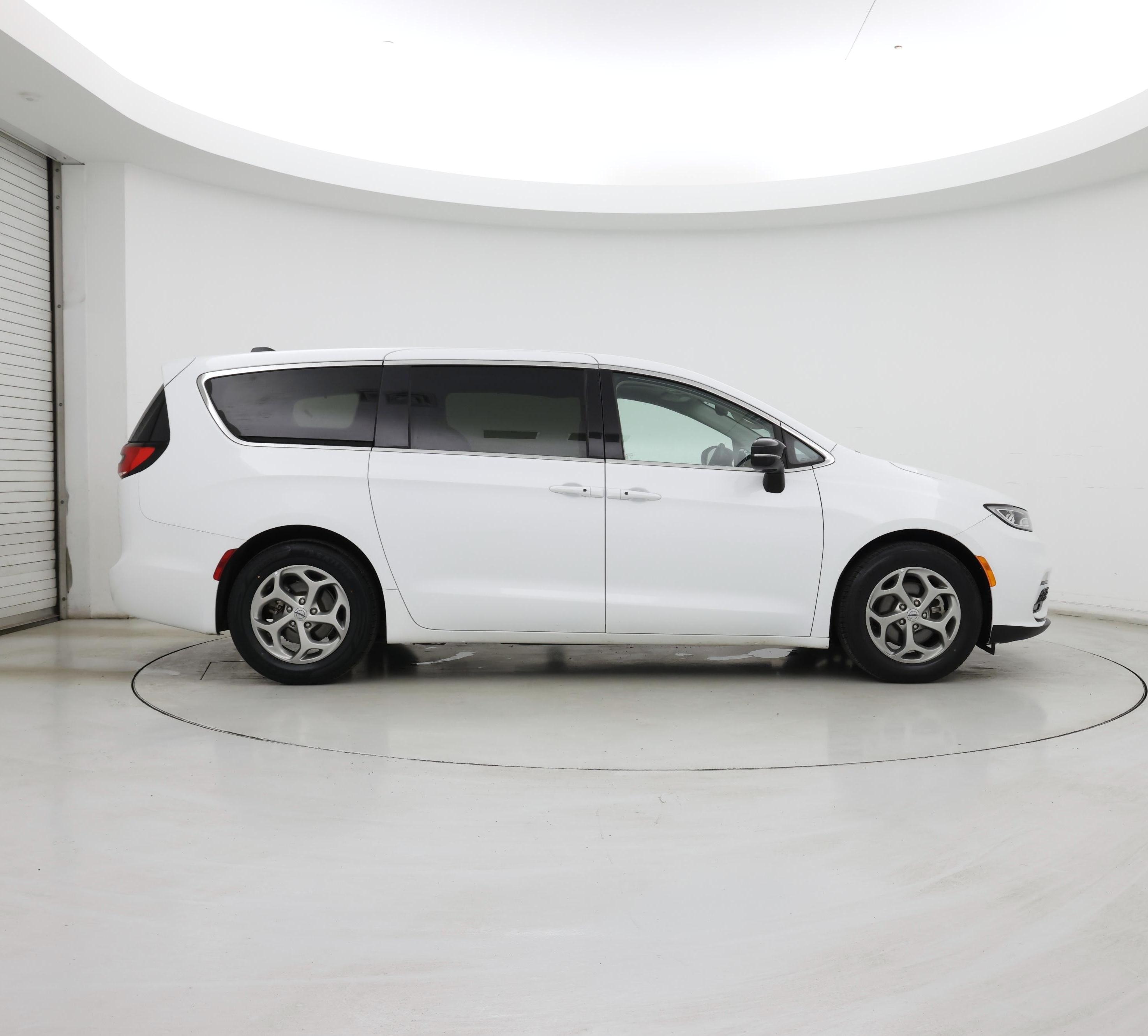 Thumbnail: 2024 Chrysler Pacifica - 7