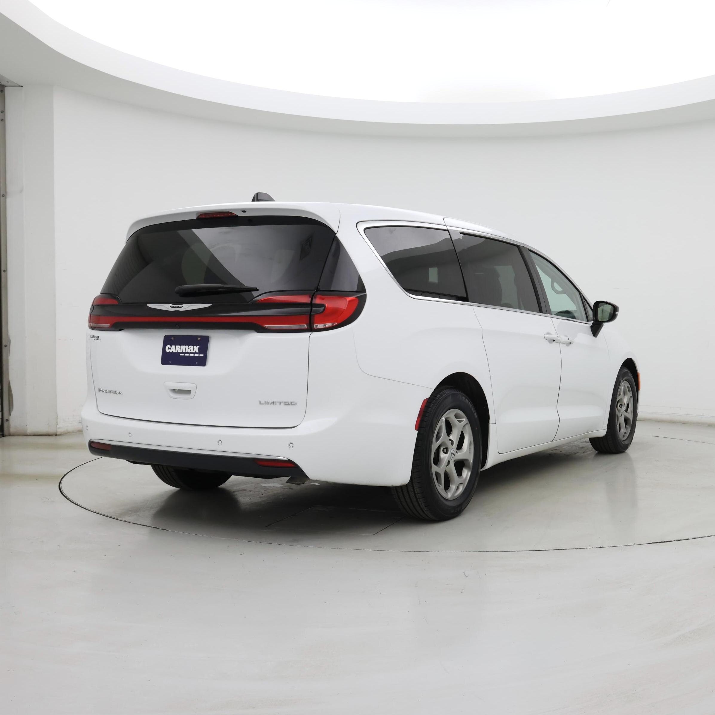 Thumbnail: 2024 Chrysler Pacifica - 8