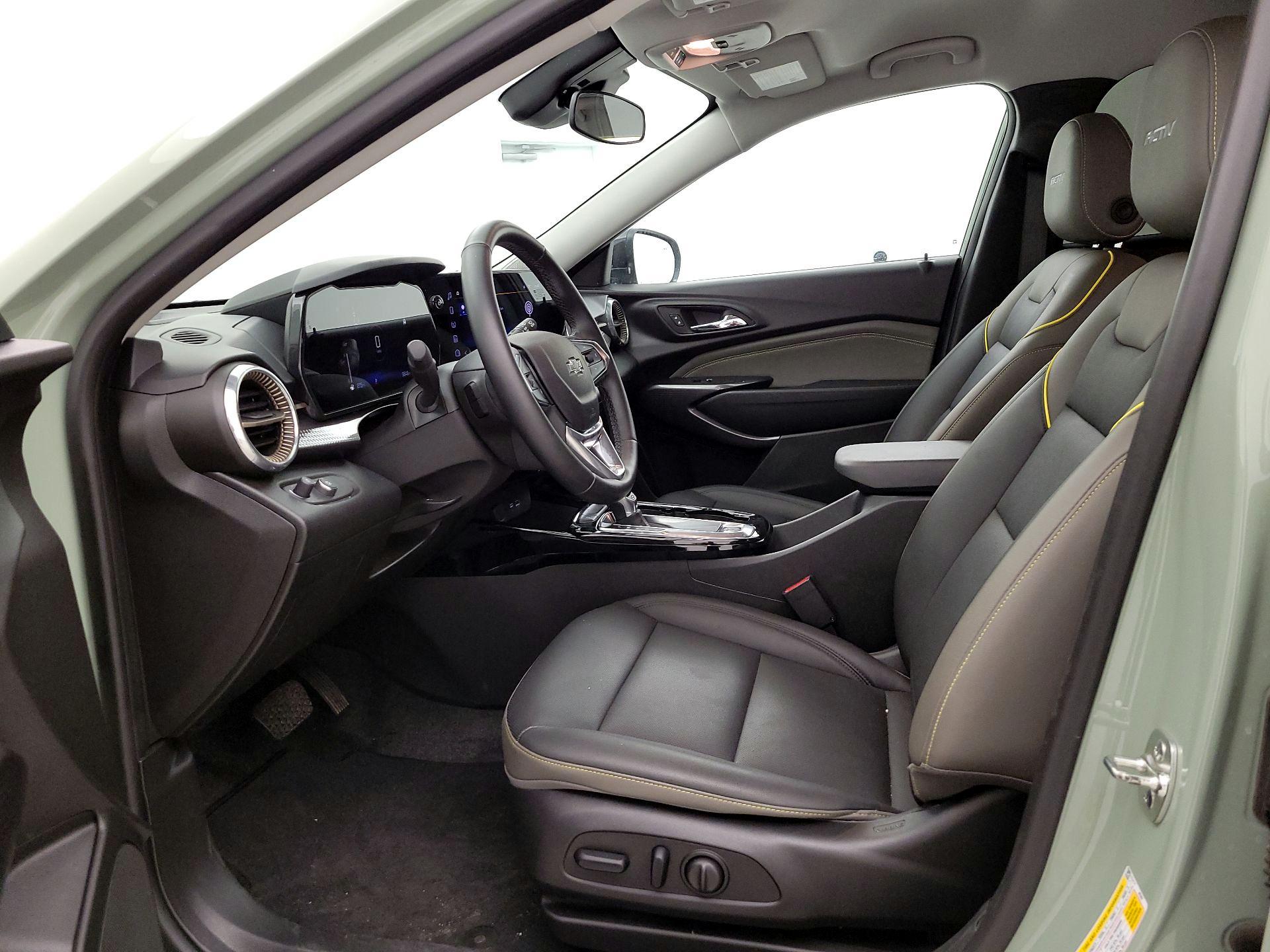 Thumbnail: 2025 Chevrolet Trax - 11
