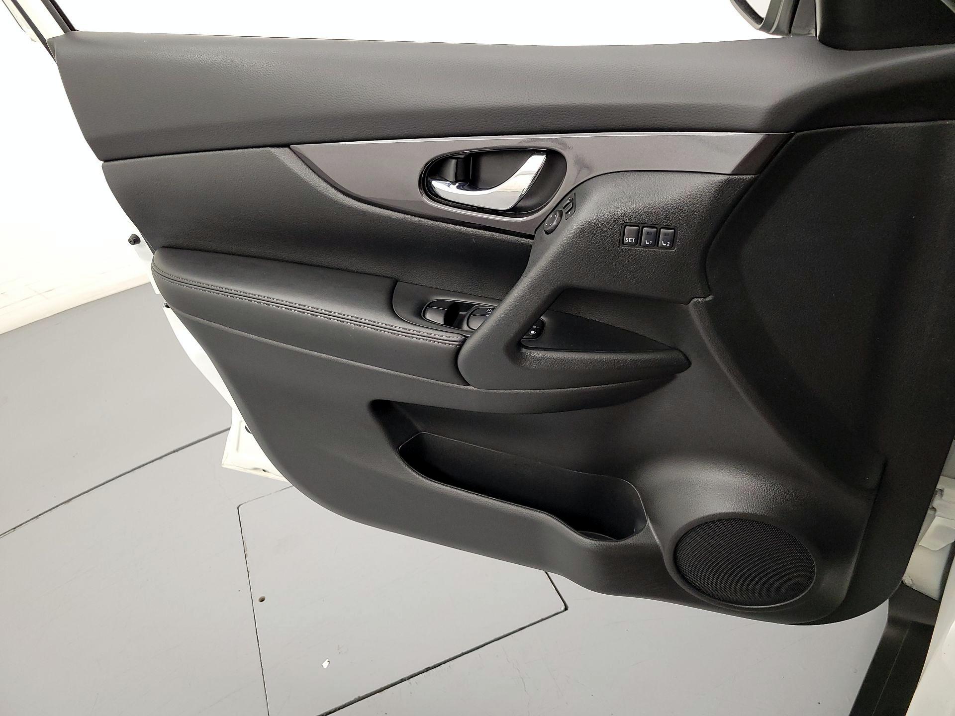 Thumbnail: 2020 Nissan Rogue - 12