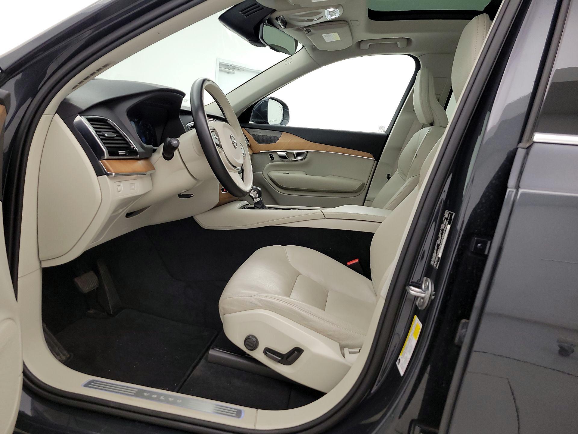 Thumbnail: 2022 Volvo XC90 - 11