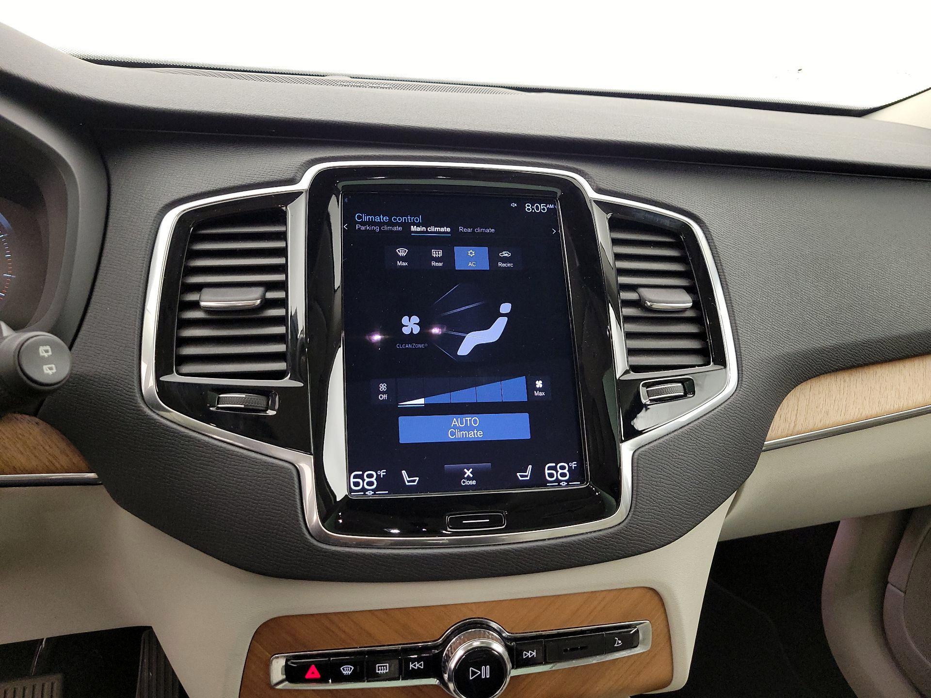 Thumbnail: 2022 Volvo XC90 - 17