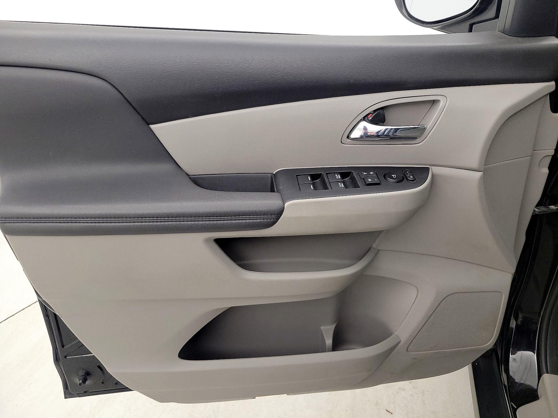 Thumbnail: 2017 Honda Odyssey - 12