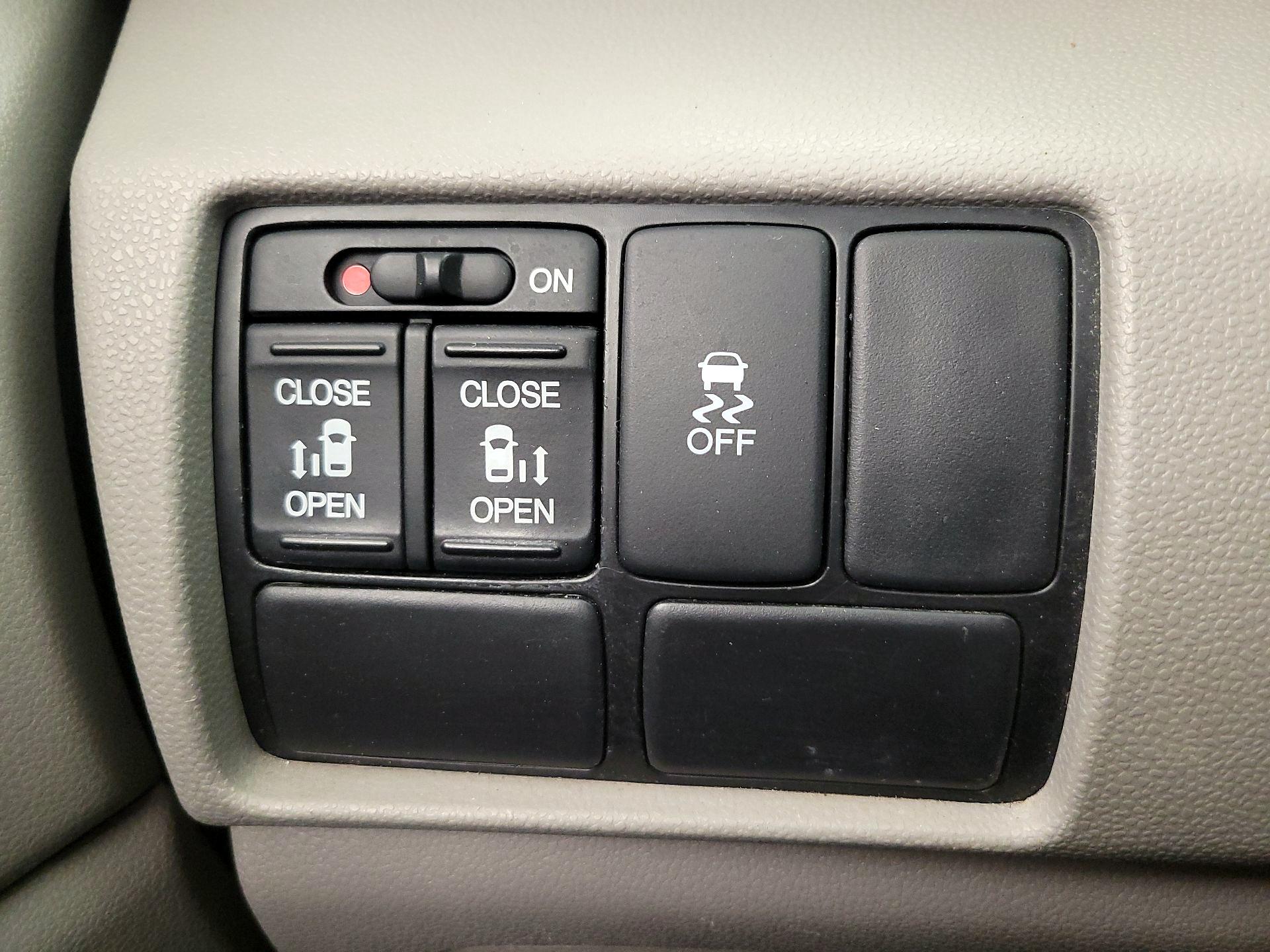 Thumbnail: 2017 Honda Odyssey - 13