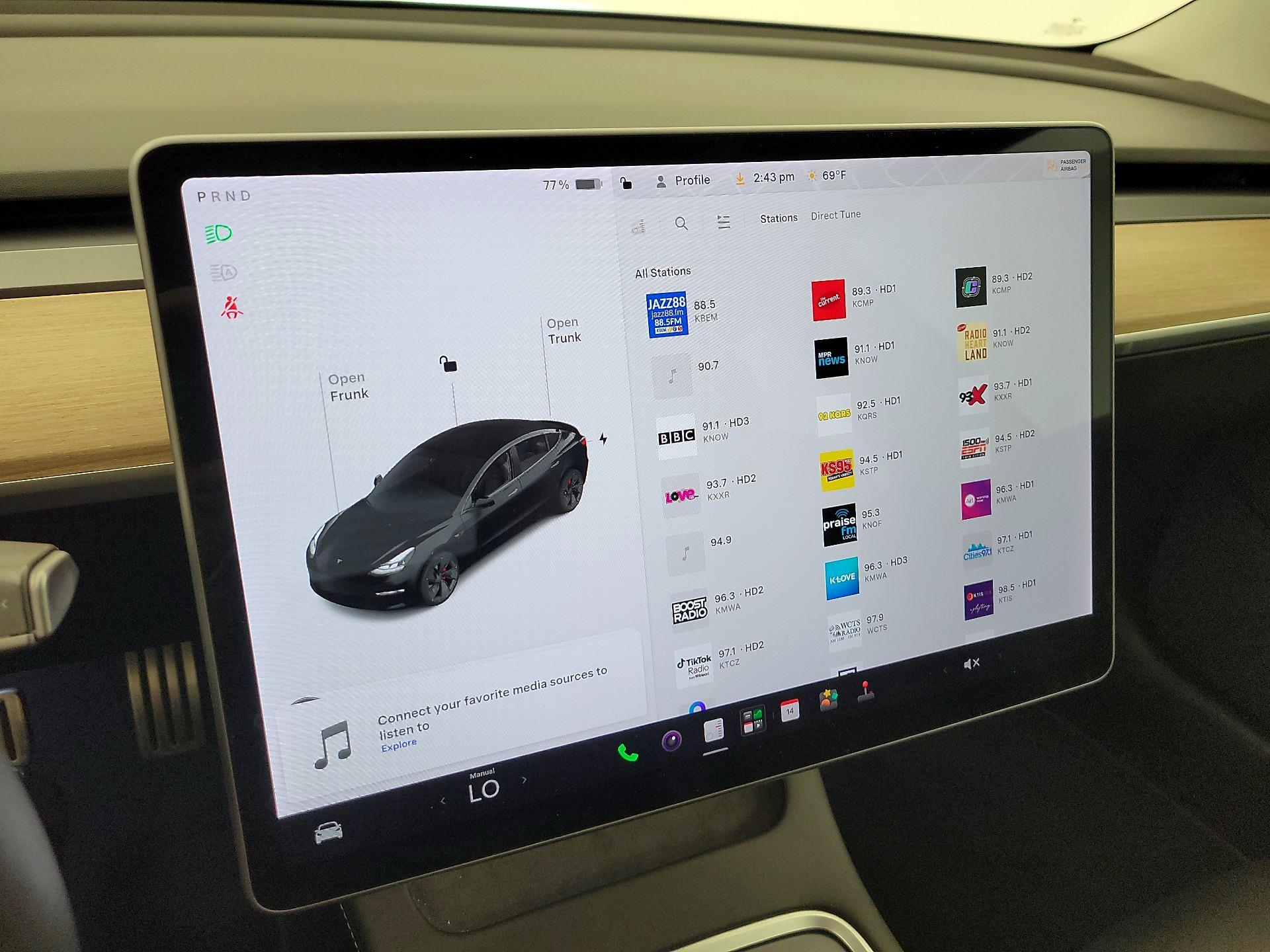 Thumbnail: 2022 Tesla Model 3 - 15