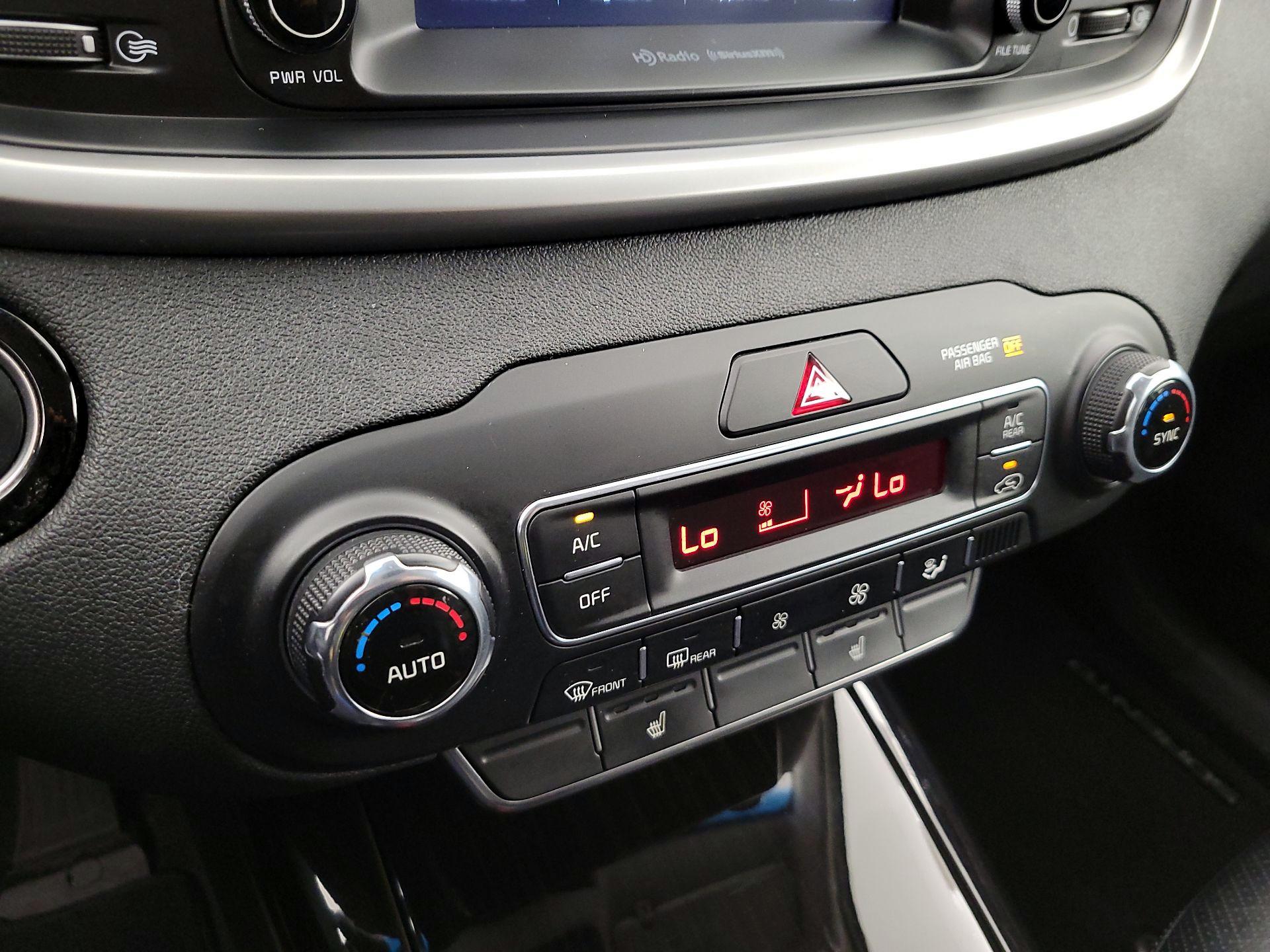 Thumbnail: 2019 Kia Sorento - 16