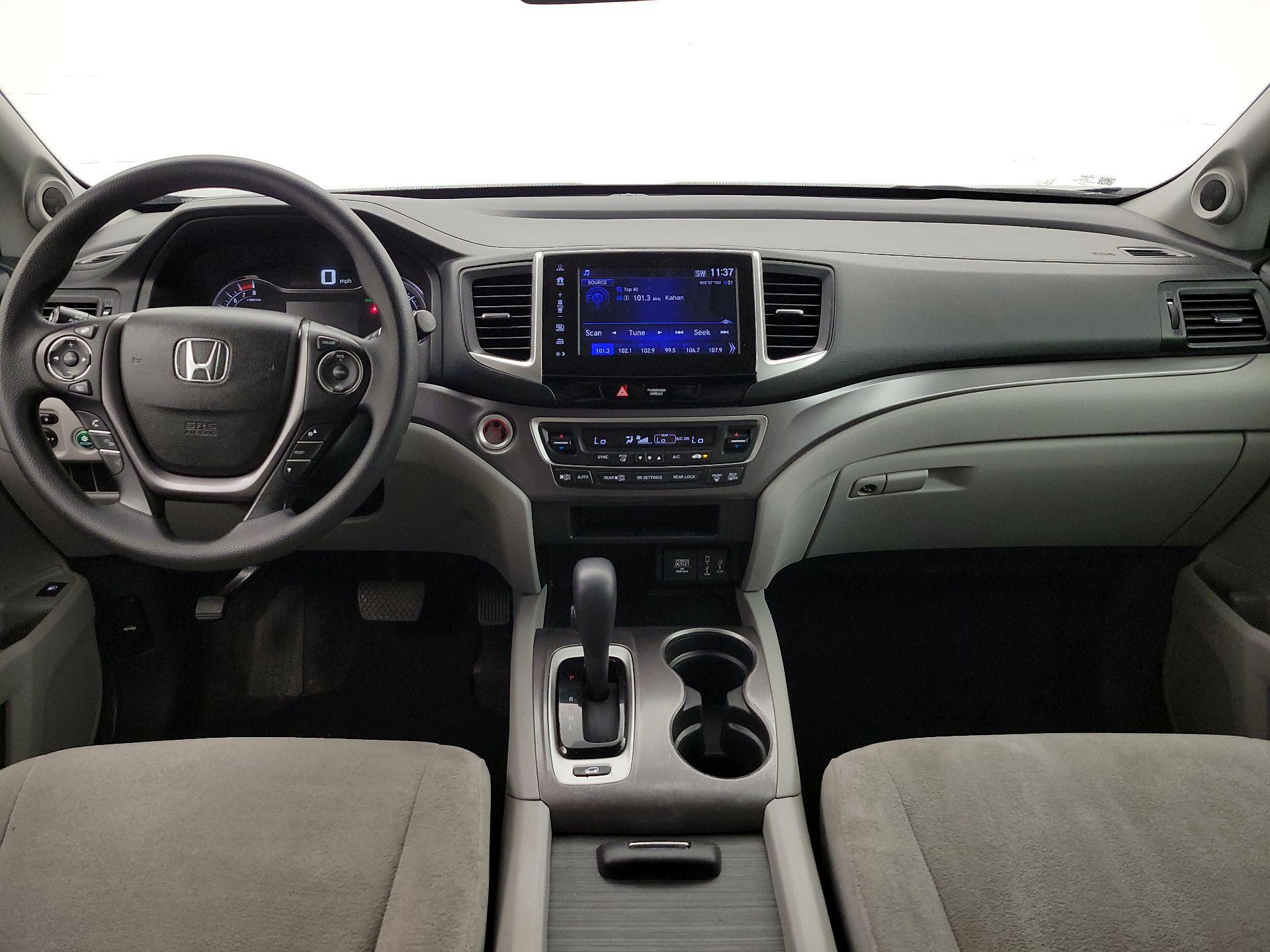 Thumbnail: 2017 Honda Pilot - 9