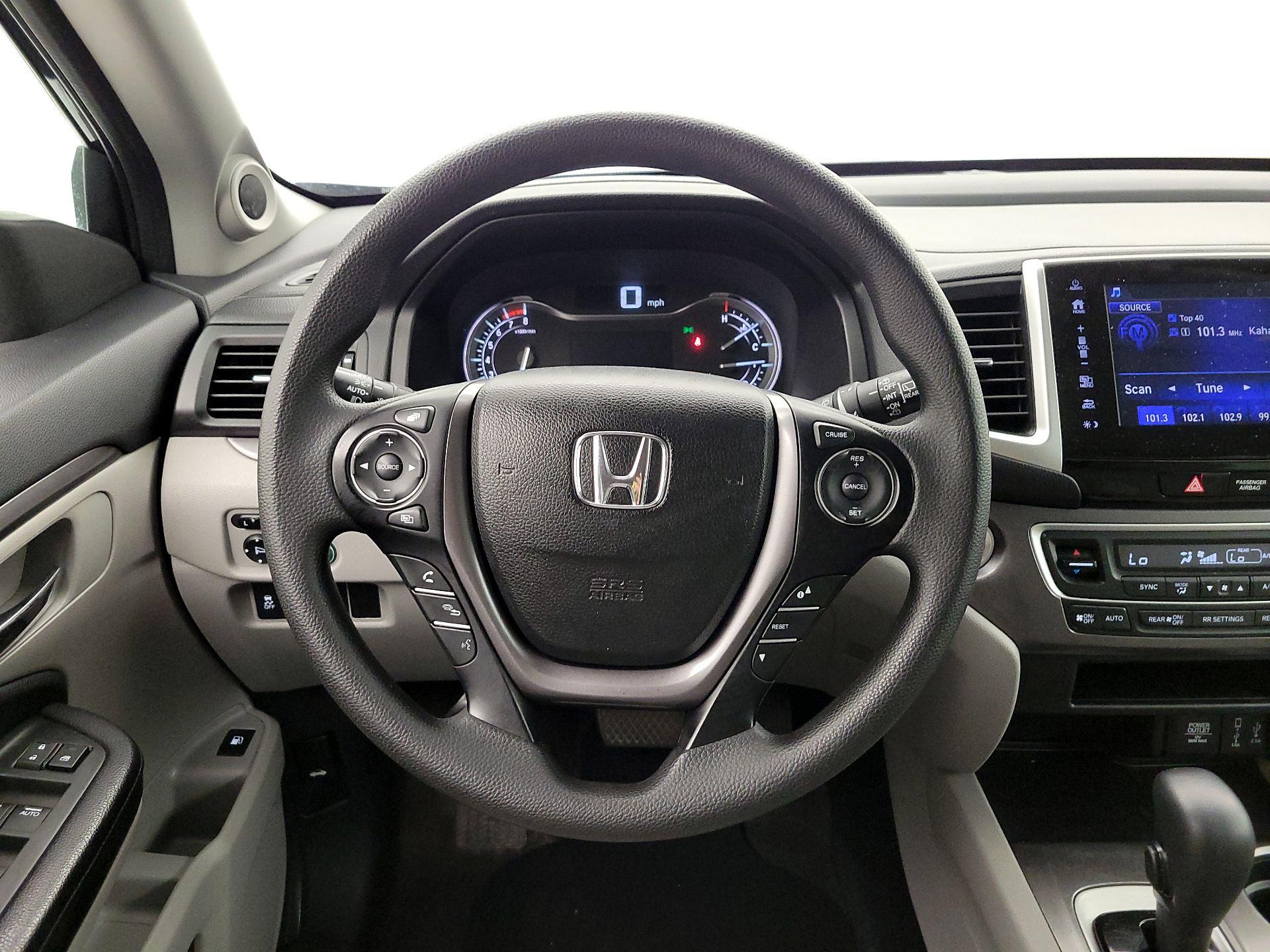 Thumbnail: 2017 Honda Pilot - 10
