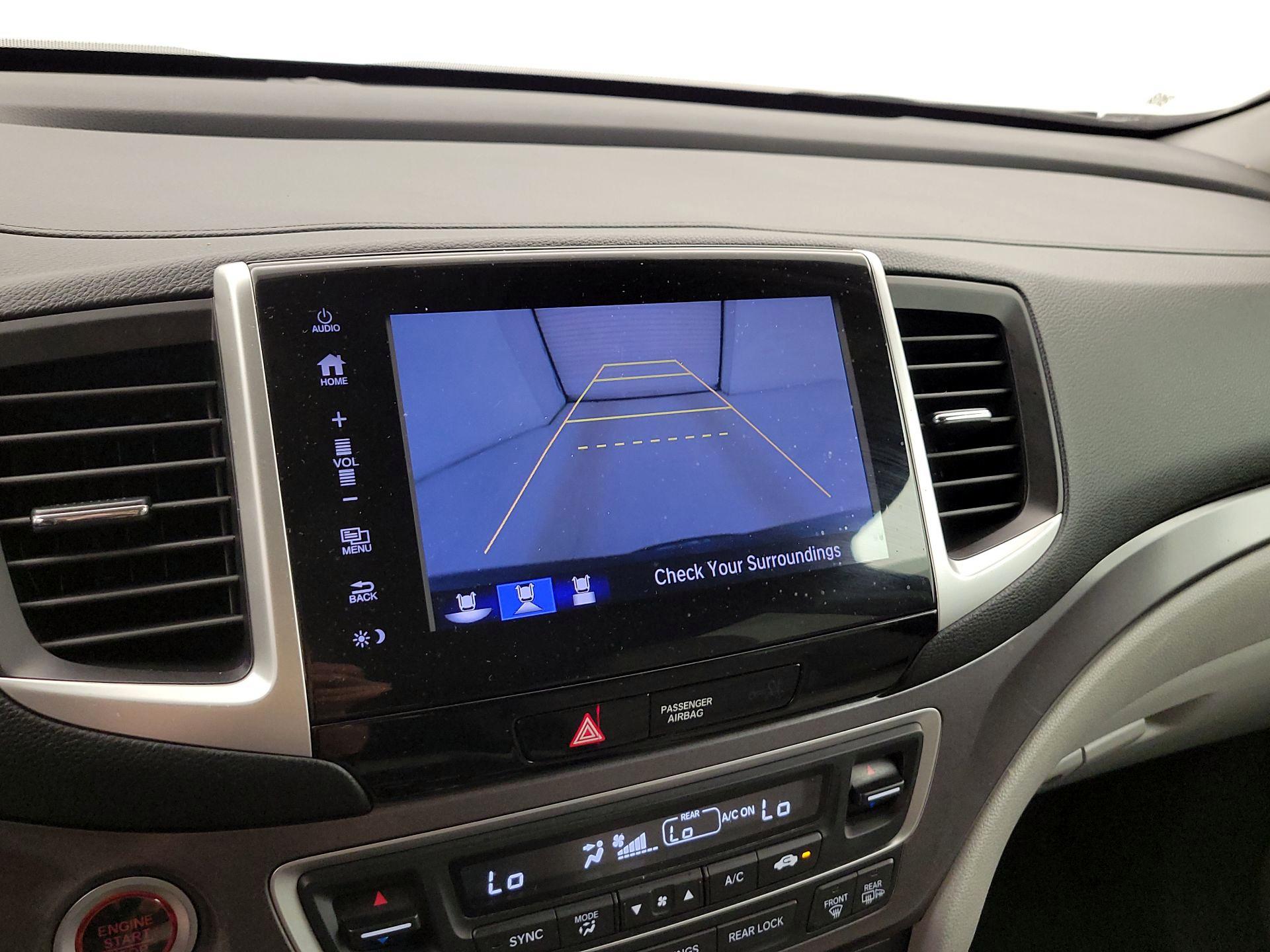 Thumbnail: 2017 Honda Pilot - 14