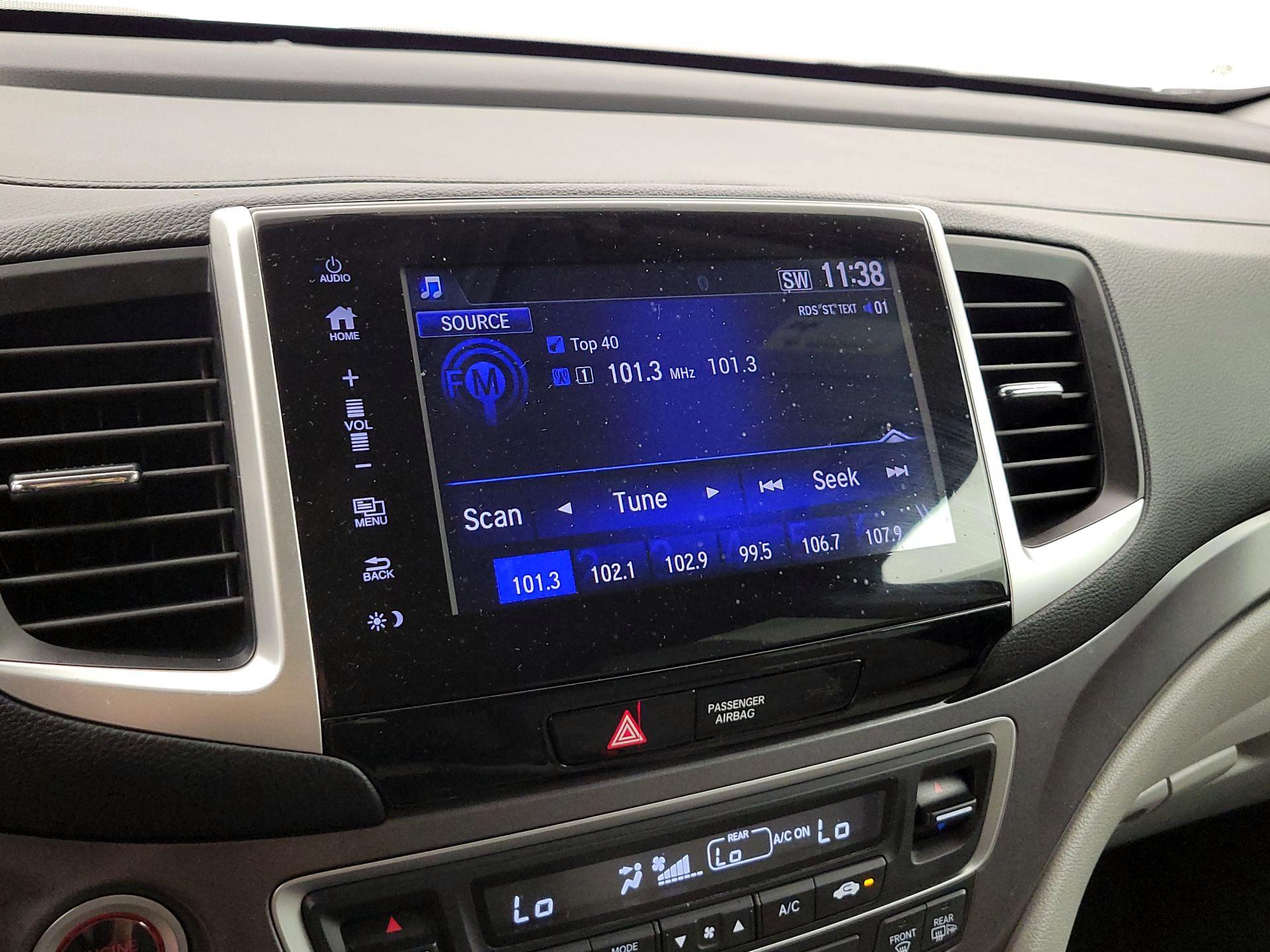 Thumbnail: 2017 Honda Pilot - 15