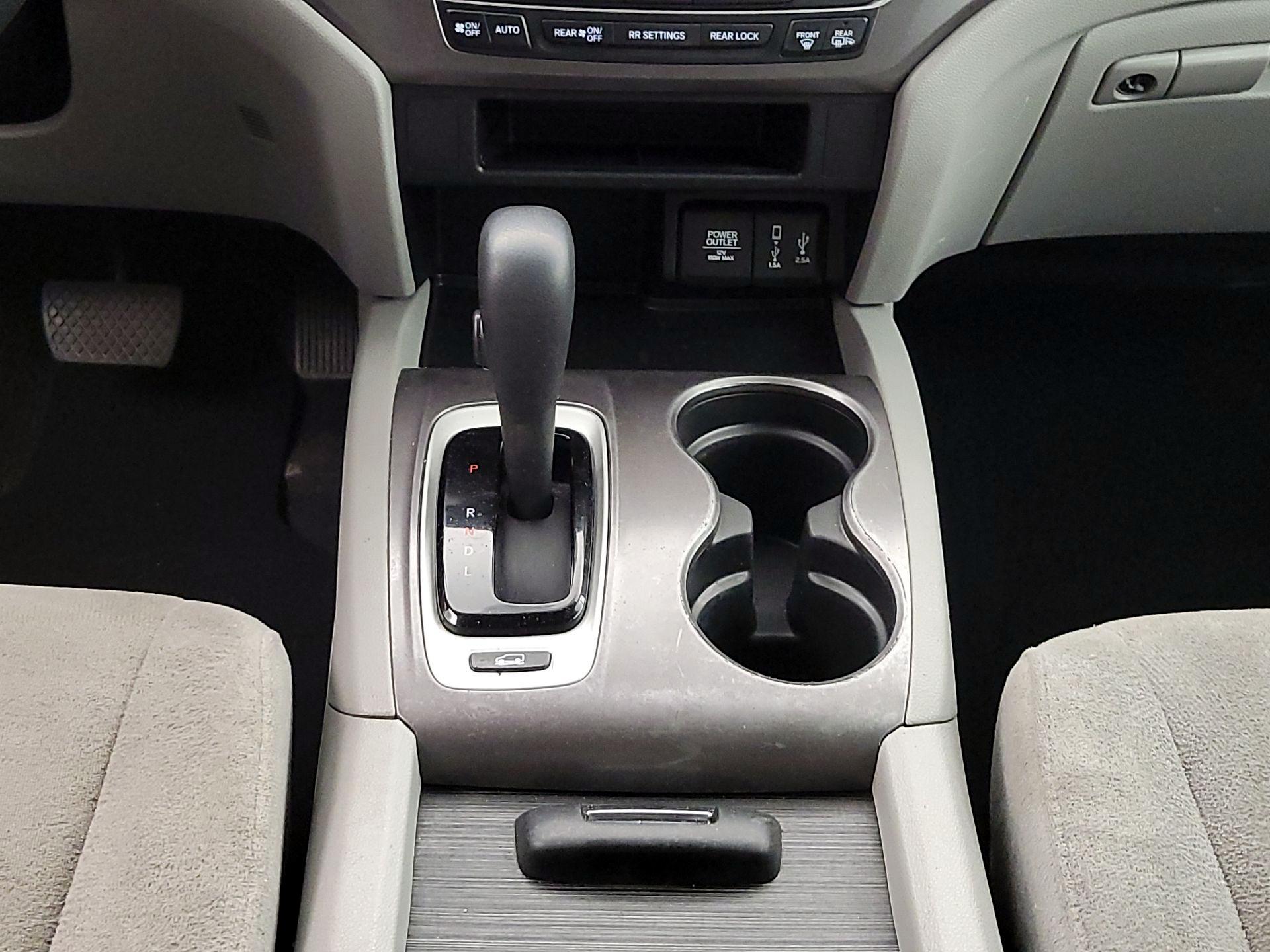 Thumbnail: 2017 Honda Pilot - 17