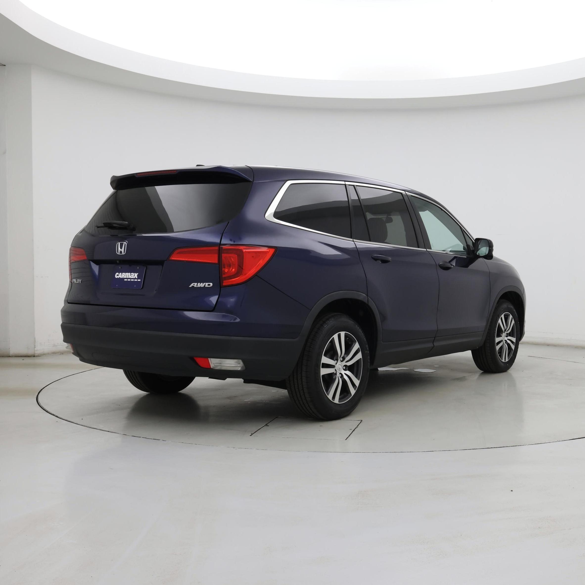 Thumbnail: 2017 Honda Pilot - 8