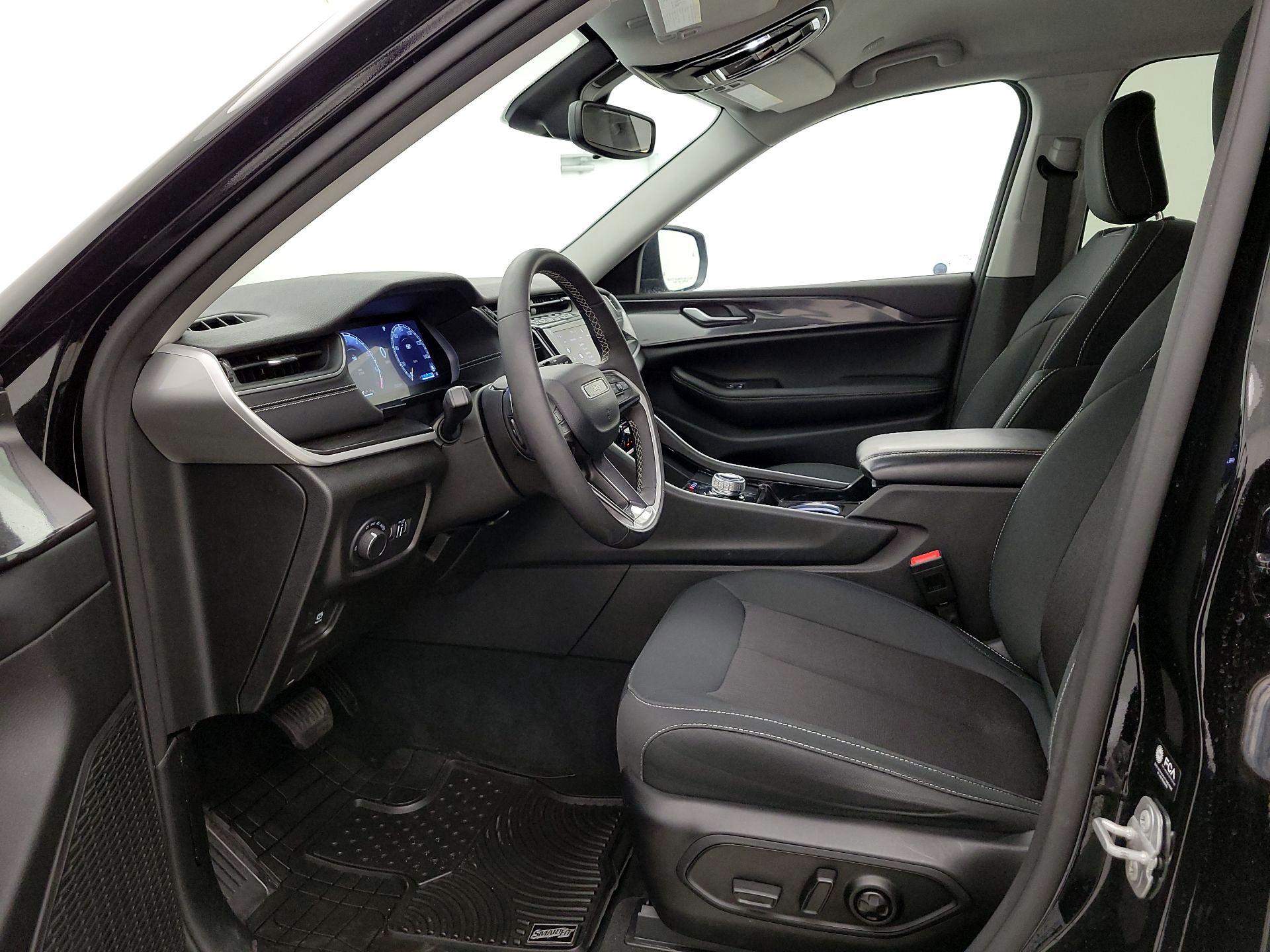 Thumbnail: 2023 Jeep Grand Cherokee - 11