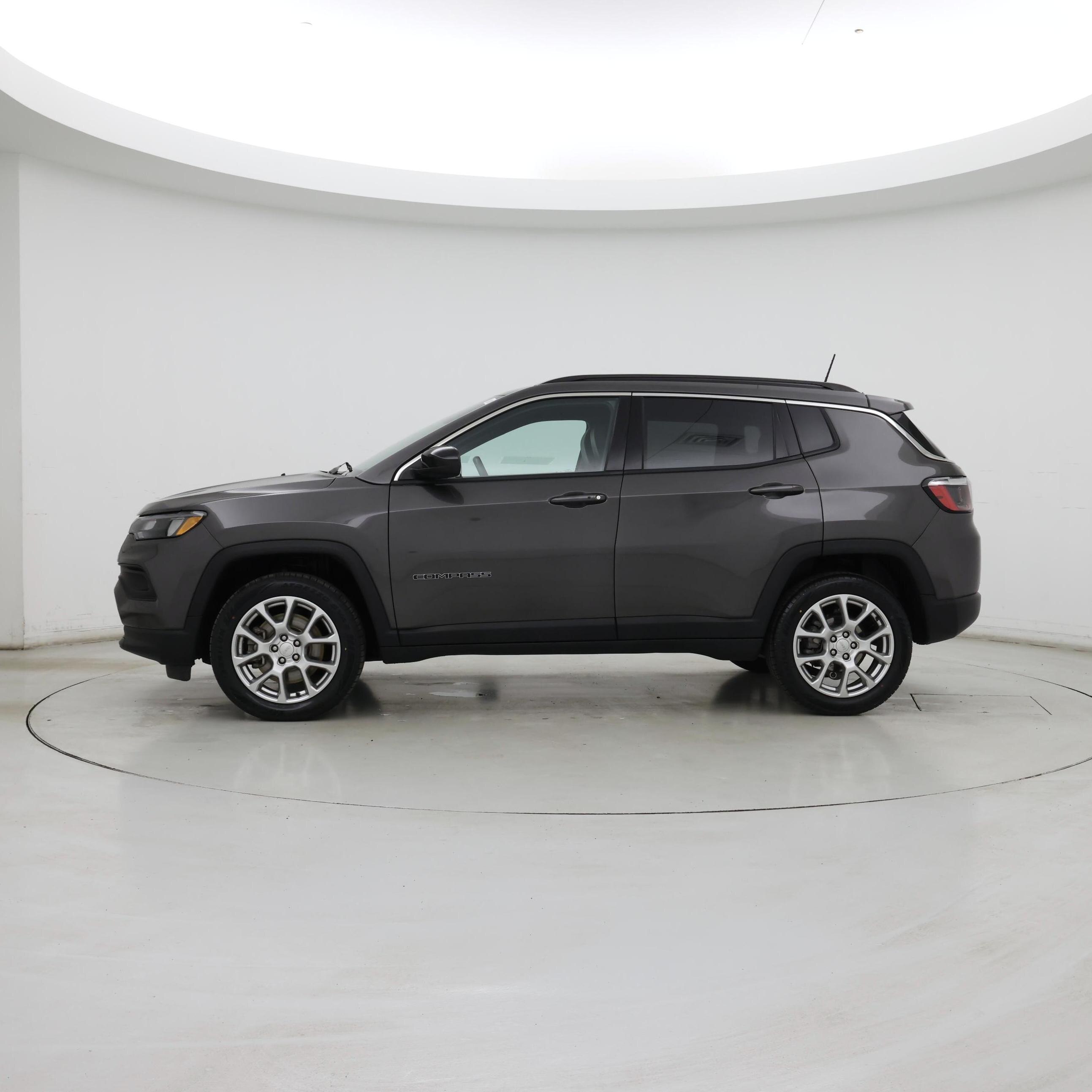 Thumbnail: 2023 Jeep Compass - 3