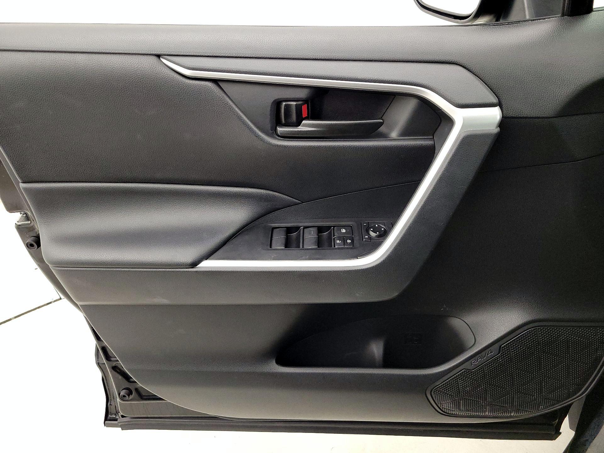 Thumbnail: 2021 Toyota RAV4 - 12