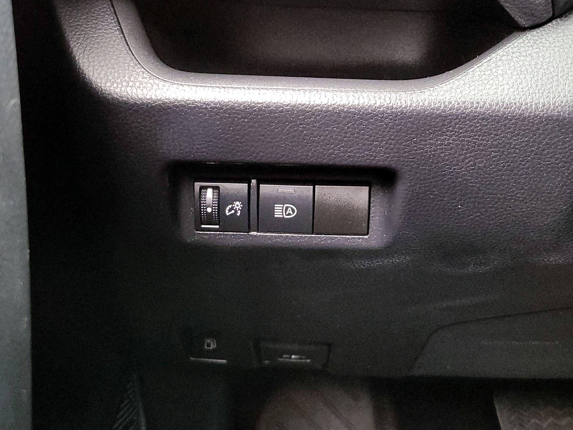 Thumbnail: 2021 Toyota RAV4 - 13