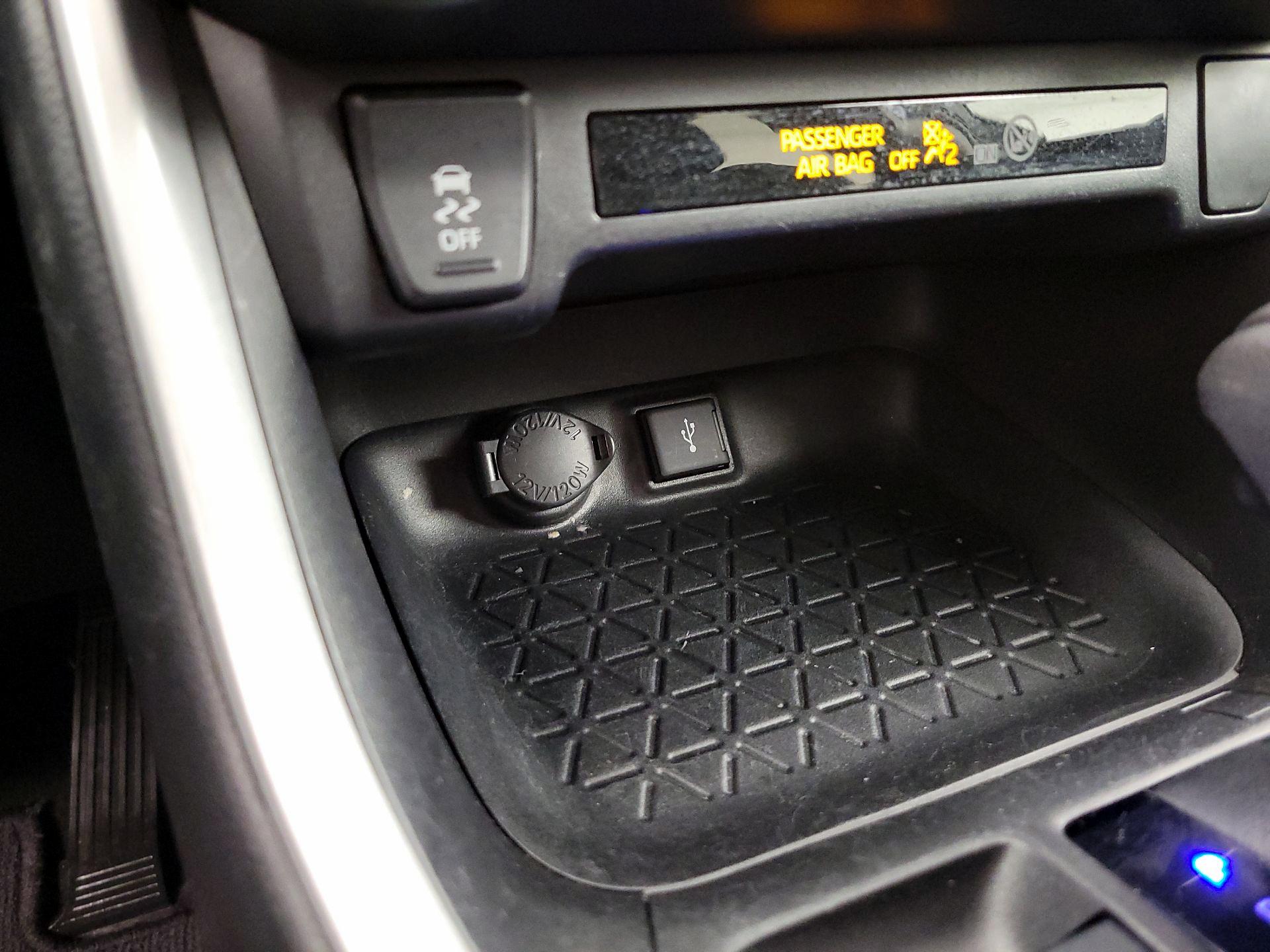 Thumbnail: 2021 Toyota RAV4 - 19