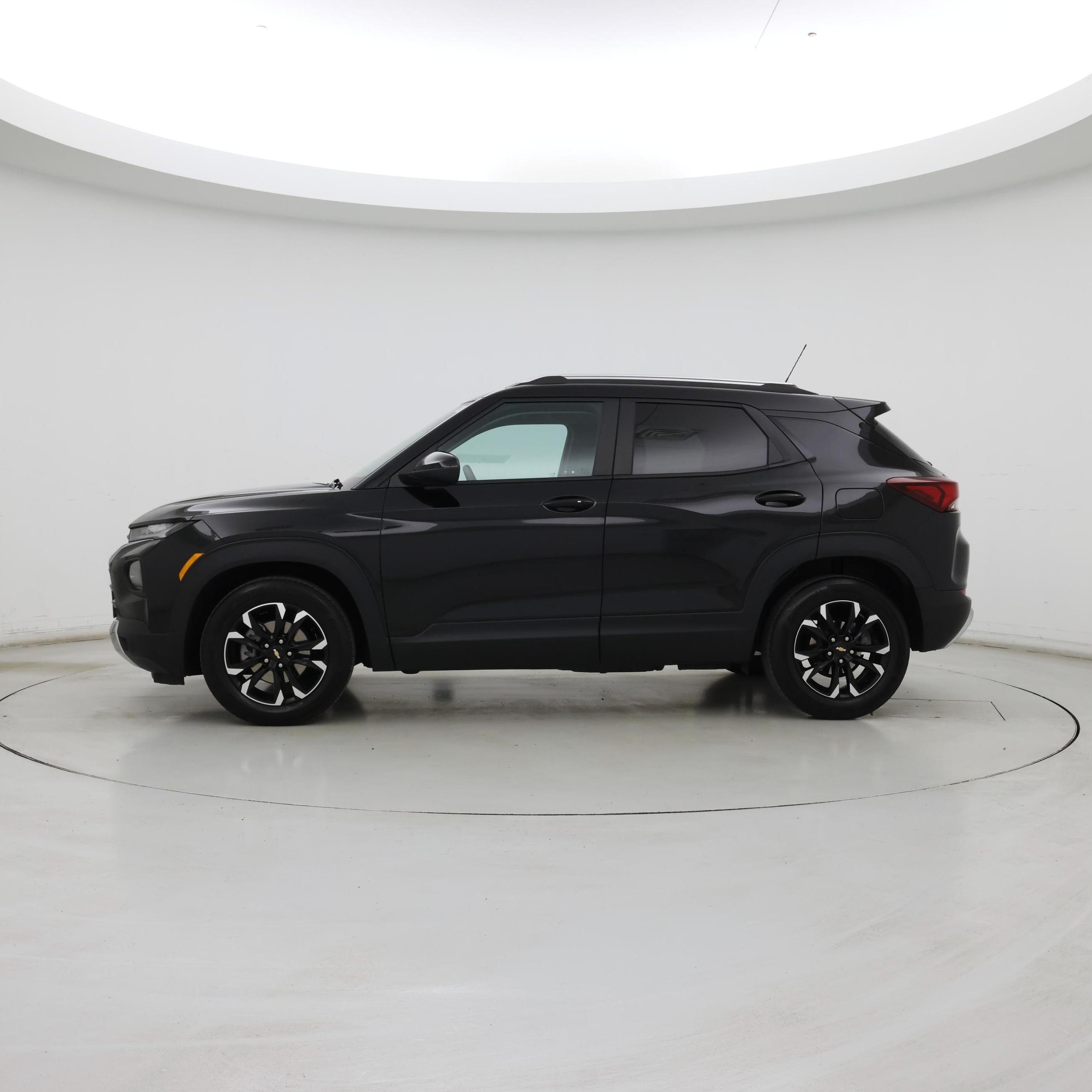 Thumbnail: 2023 Chevrolet TrailBlazer - 3