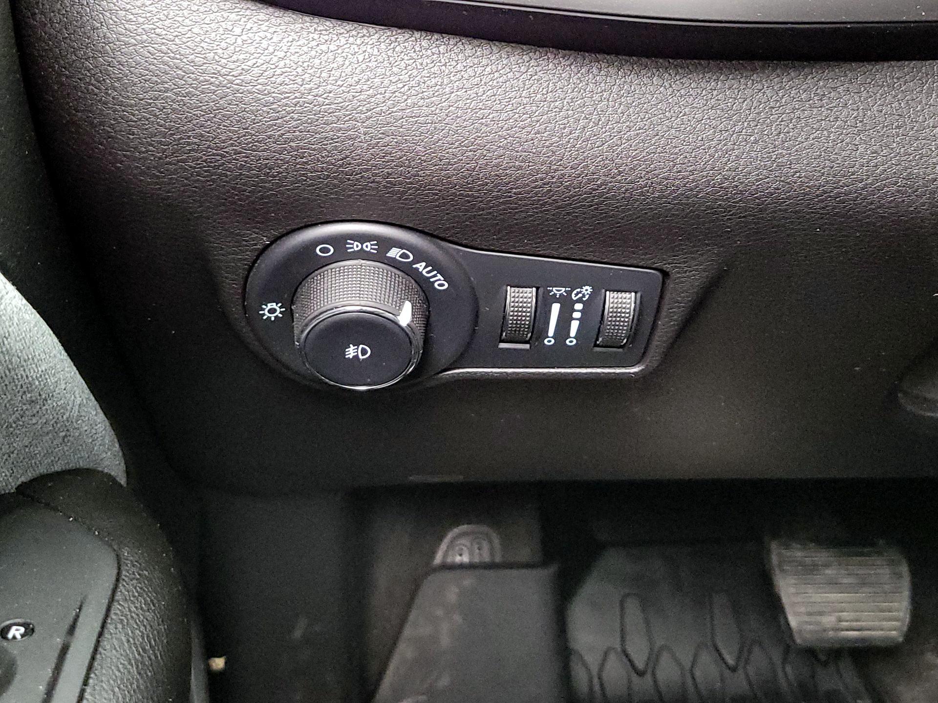 Thumbnail: 2023 Jeep Compass - 13