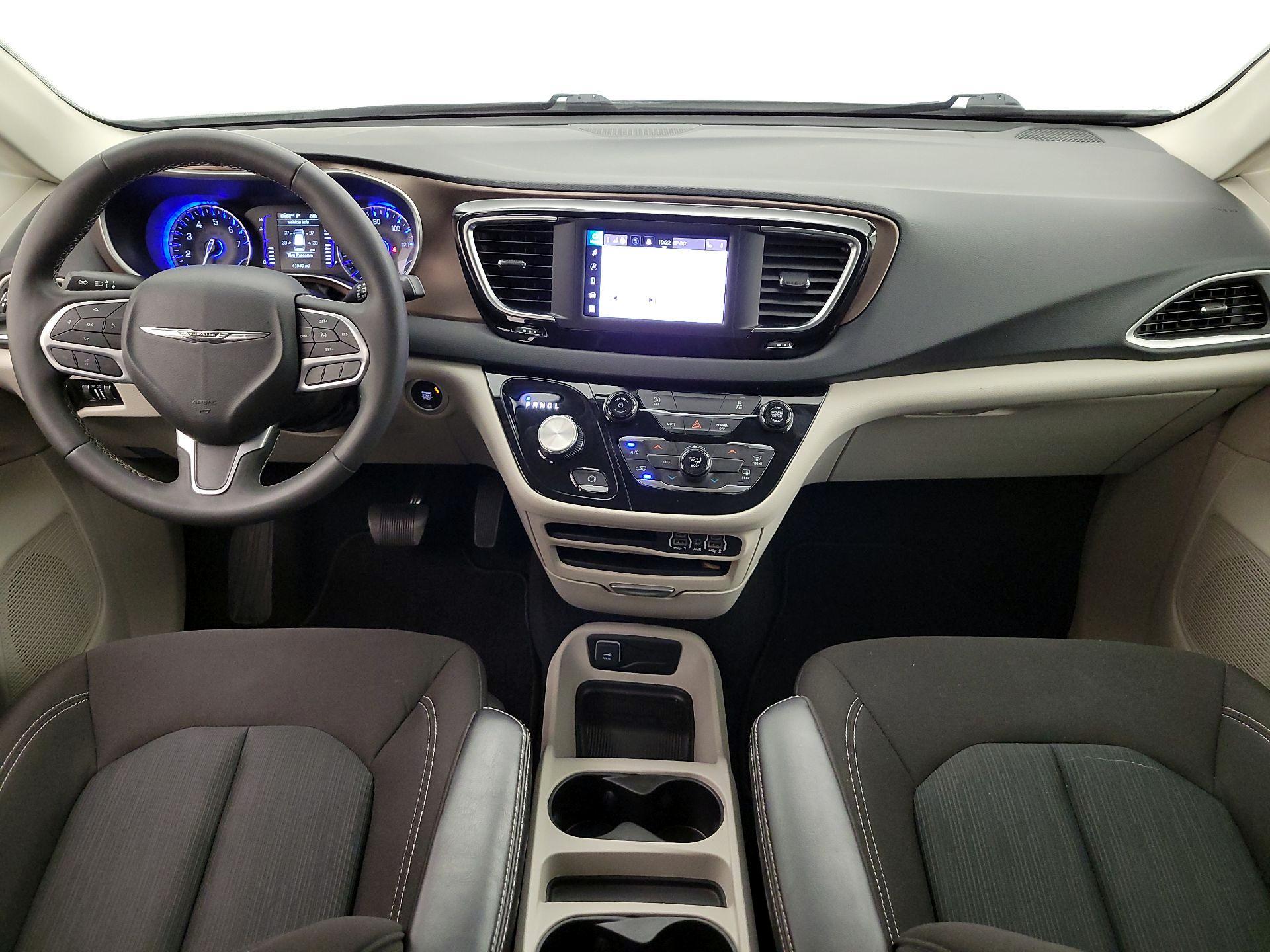 Thumbnail: 2023 Chrysler Voyager - 9