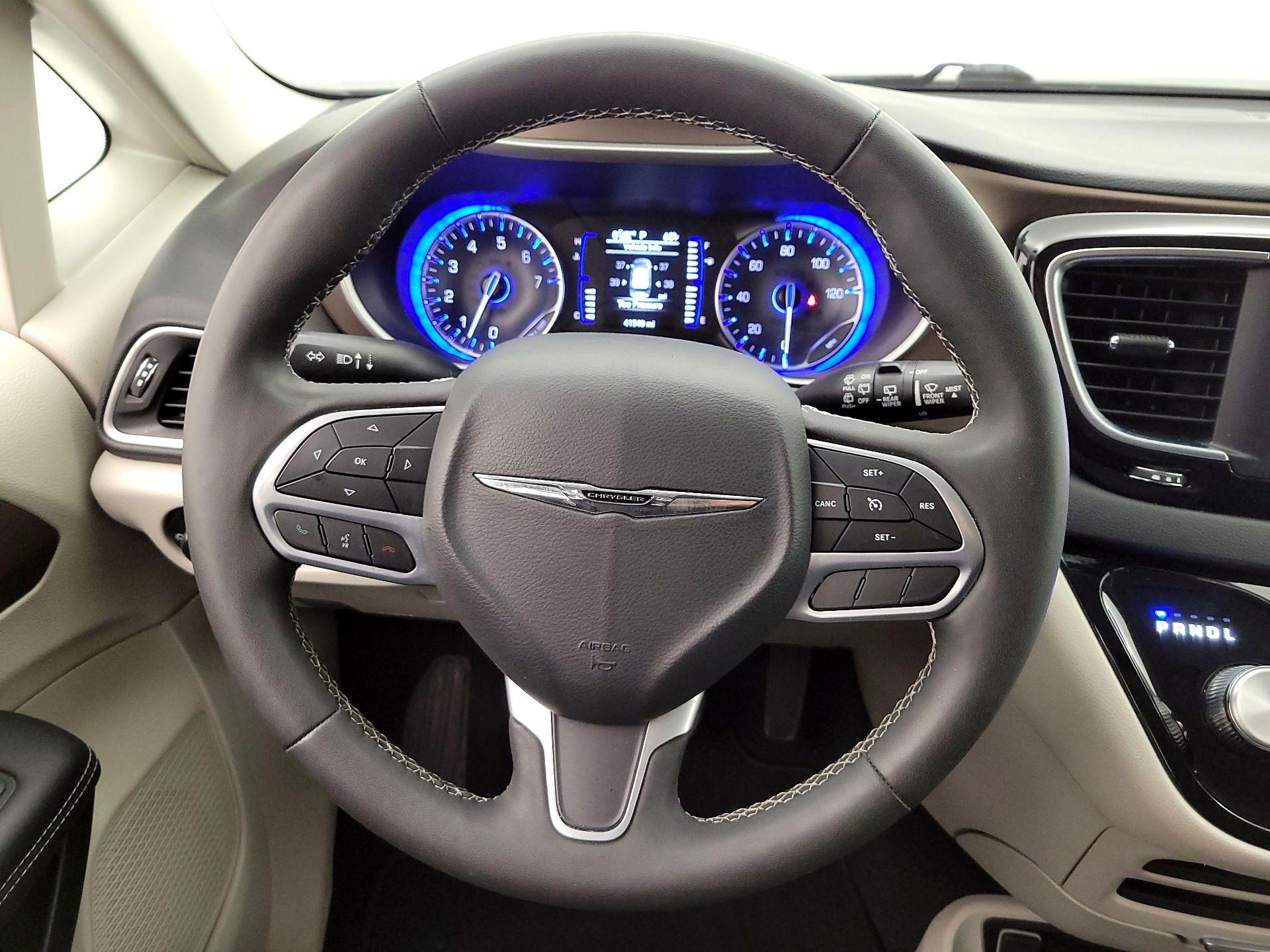 Thumbnail: 2023 Chrysler Voyager - 10