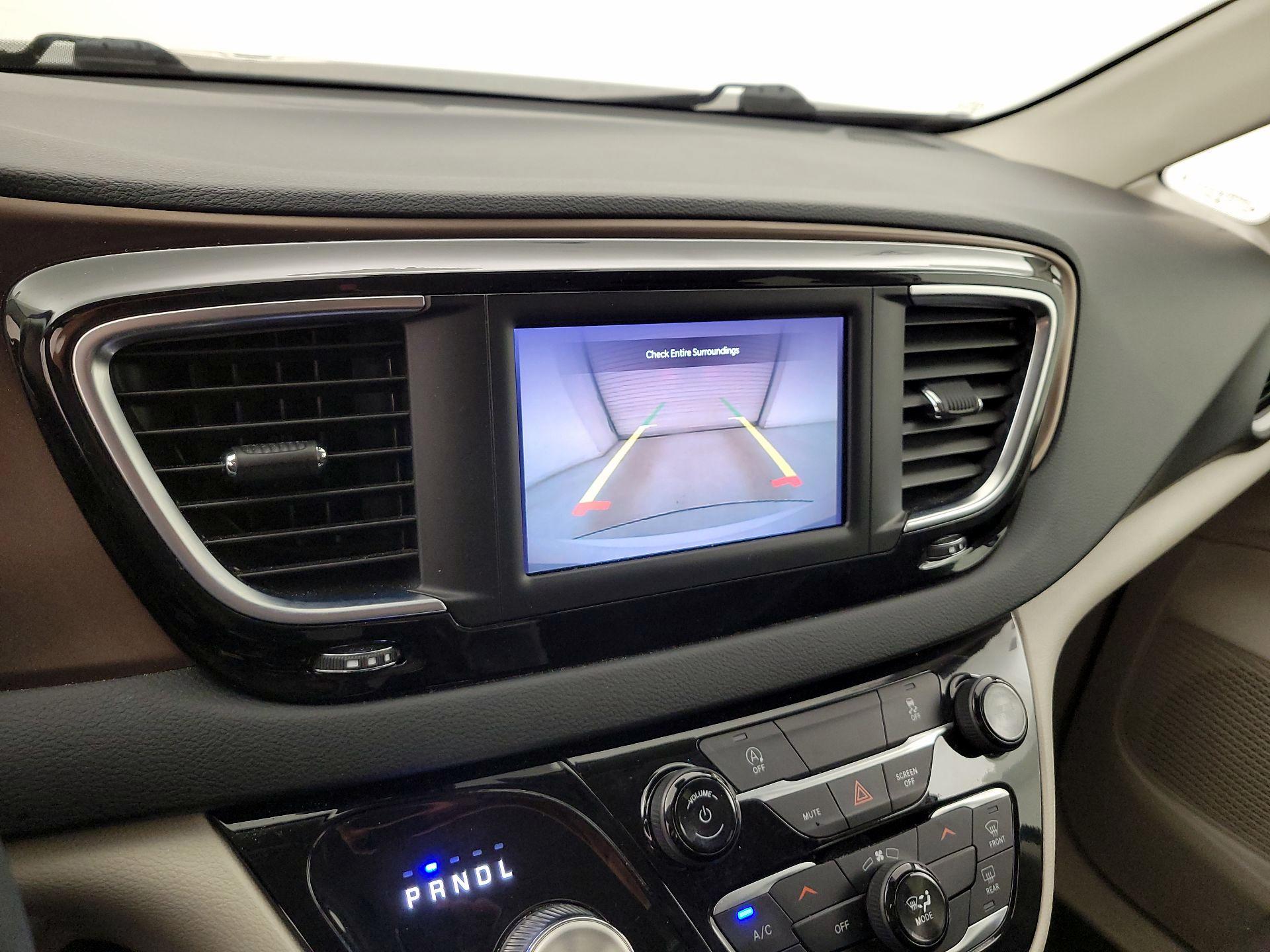 Thumbnail: 2023 Chrysler Voyager - 14