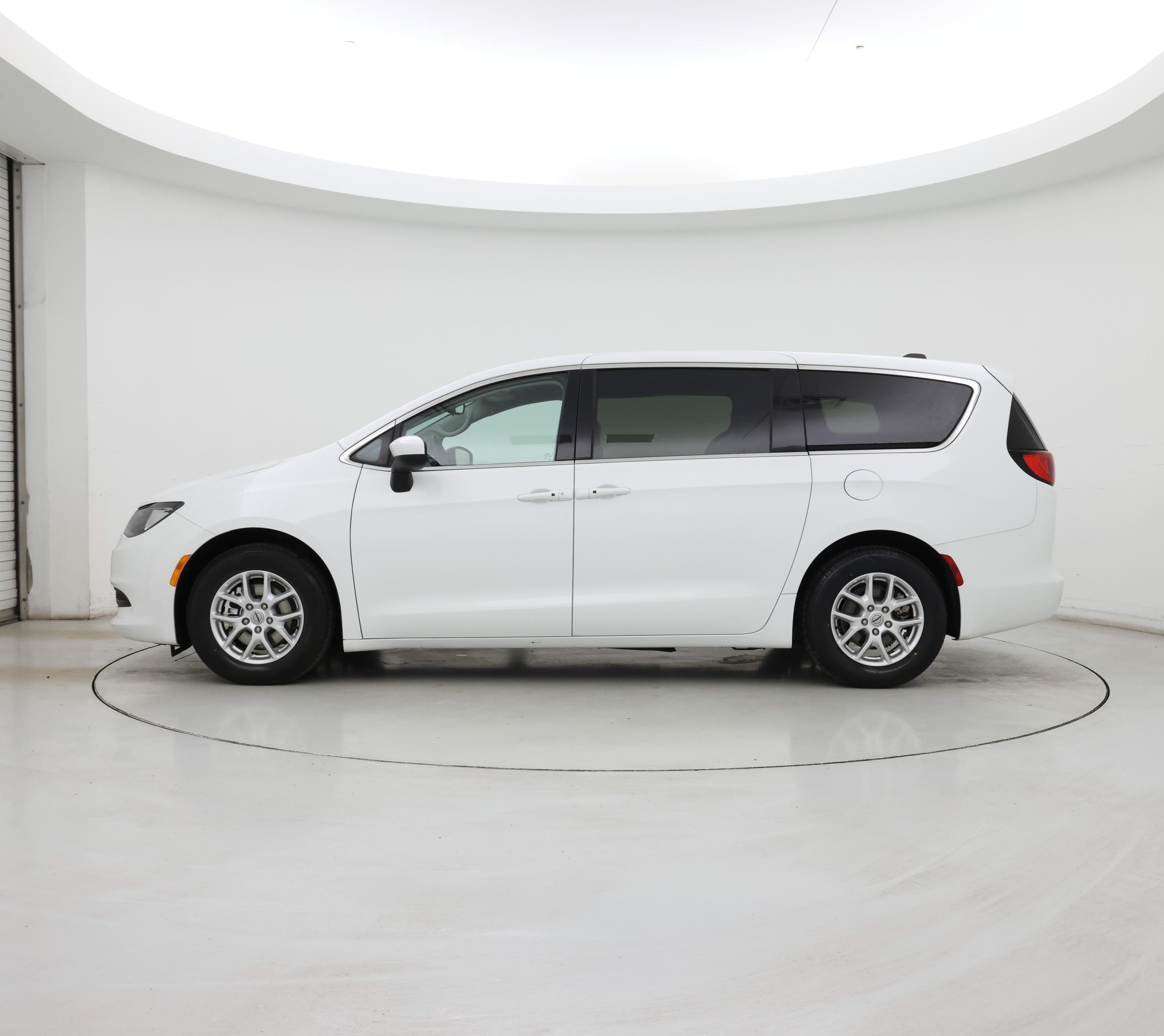 Thumbnail: 2023 Chrysler Voyager - 3