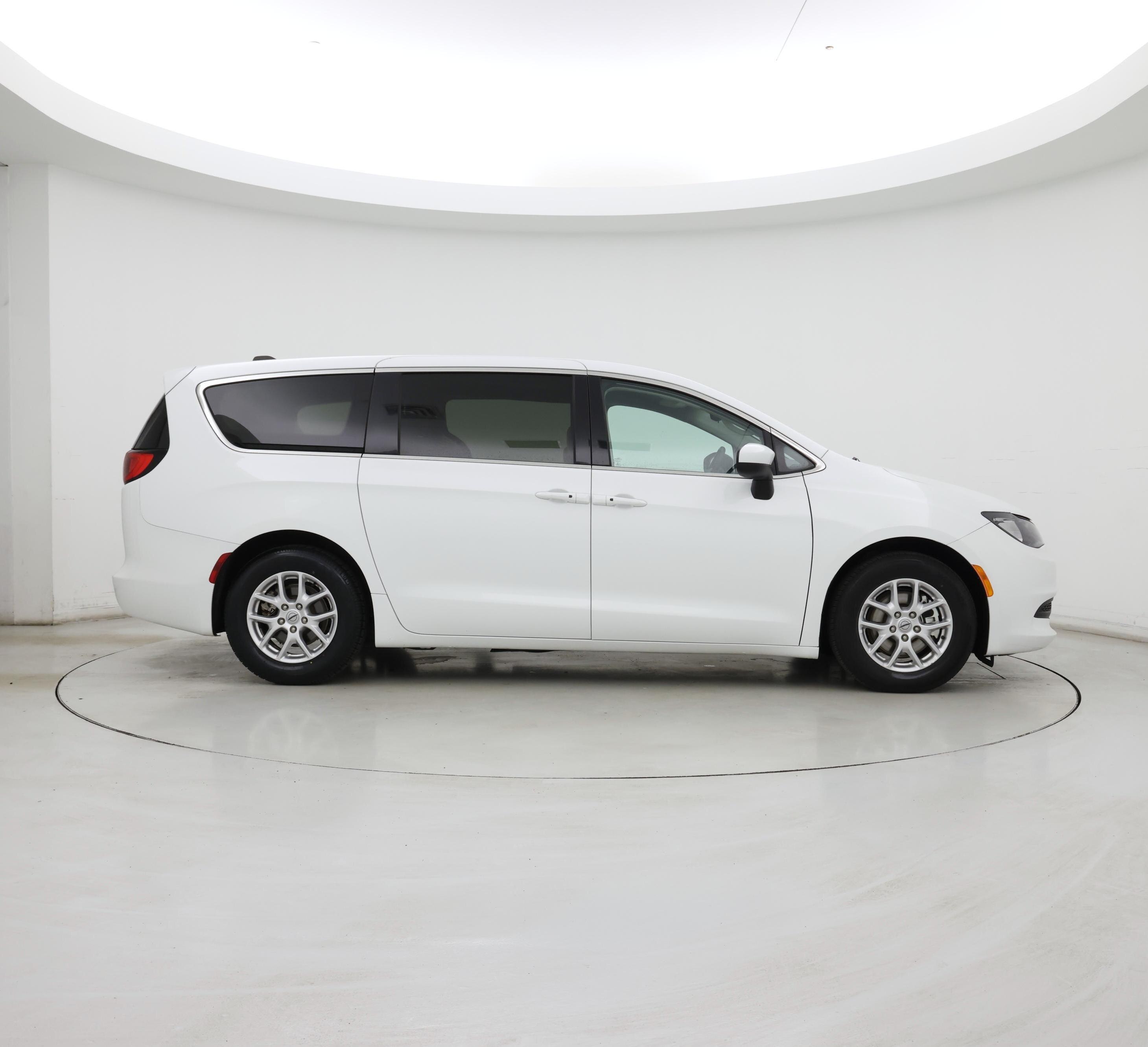 Thumbnail: 2023 Chrysler Voyager - 7