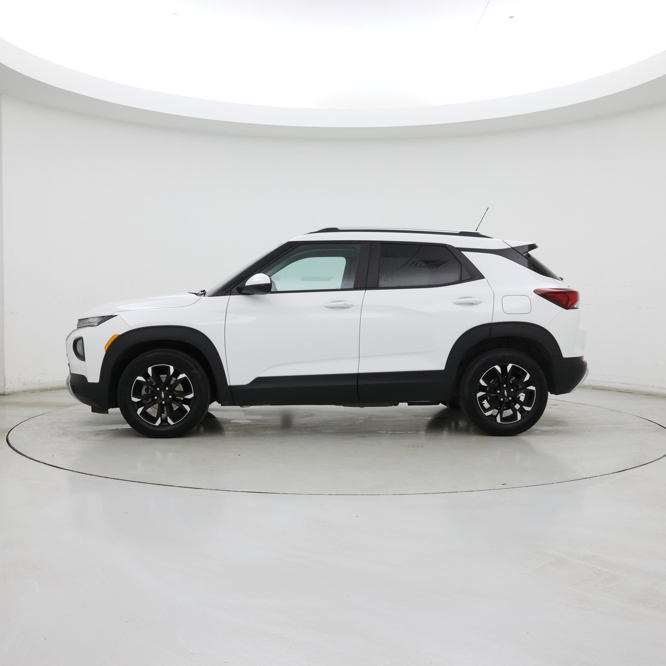 Thumbnail: 2023 Chevrolet TrailBlazer - 3