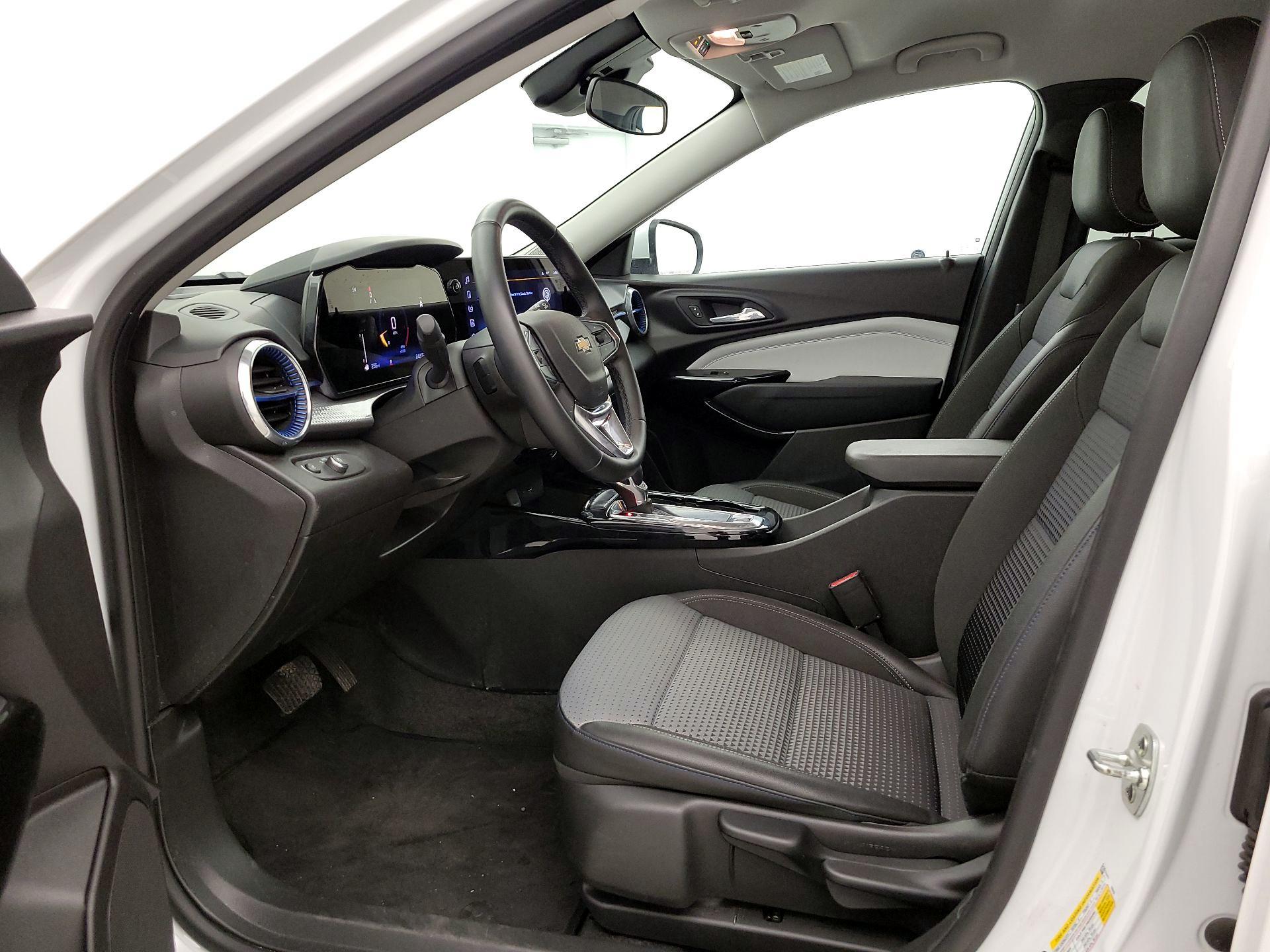 Thumbnail: 2025 Chevrolet Trax - 11