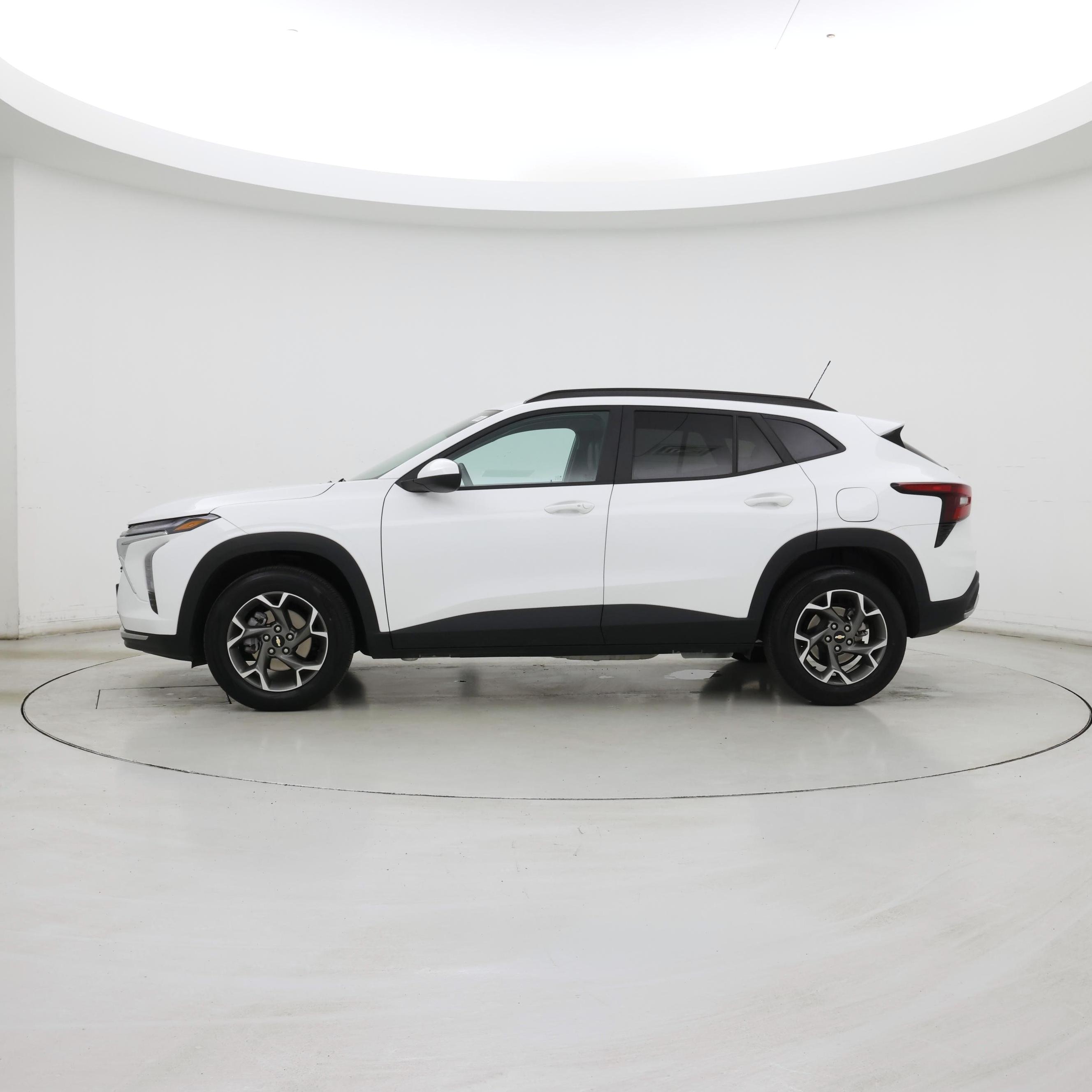 Thumbnail: 2025 Chevrolet Trax - 3