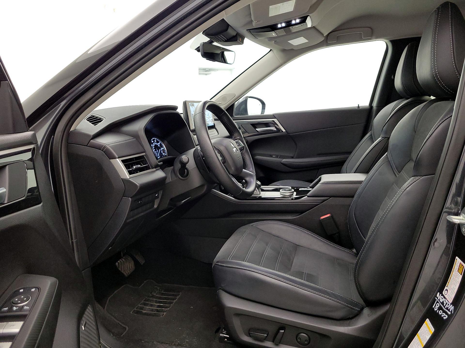 Thumbnail: 2025 Mitsubishi Outlander - 11