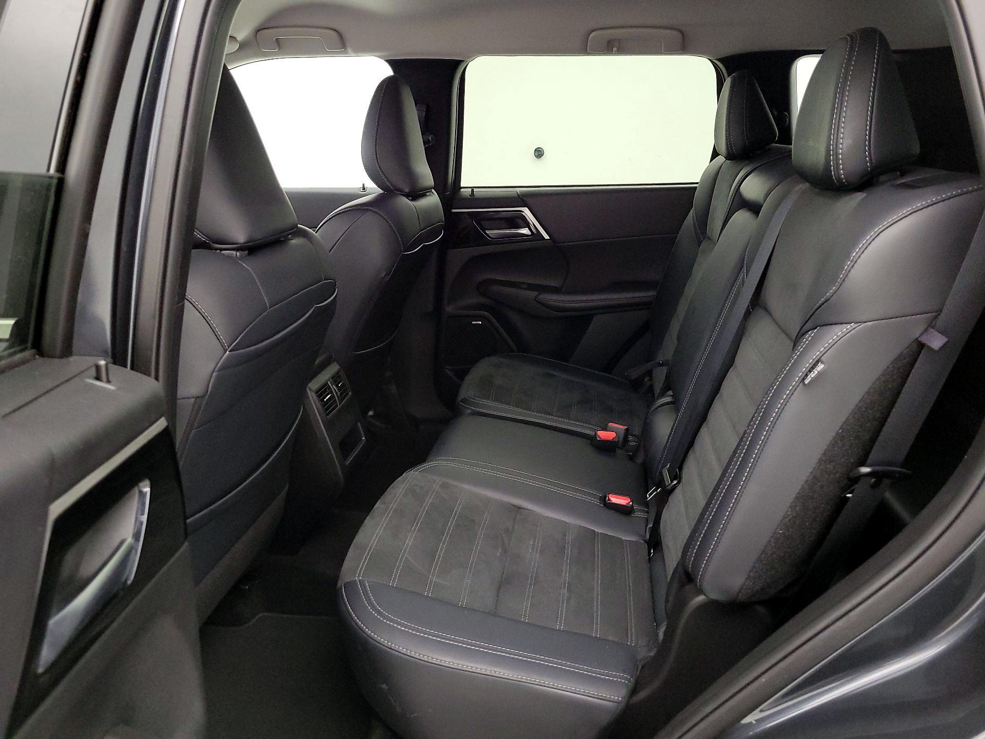 Thumbnail: 2025 Mitsubishi Outlander - 20